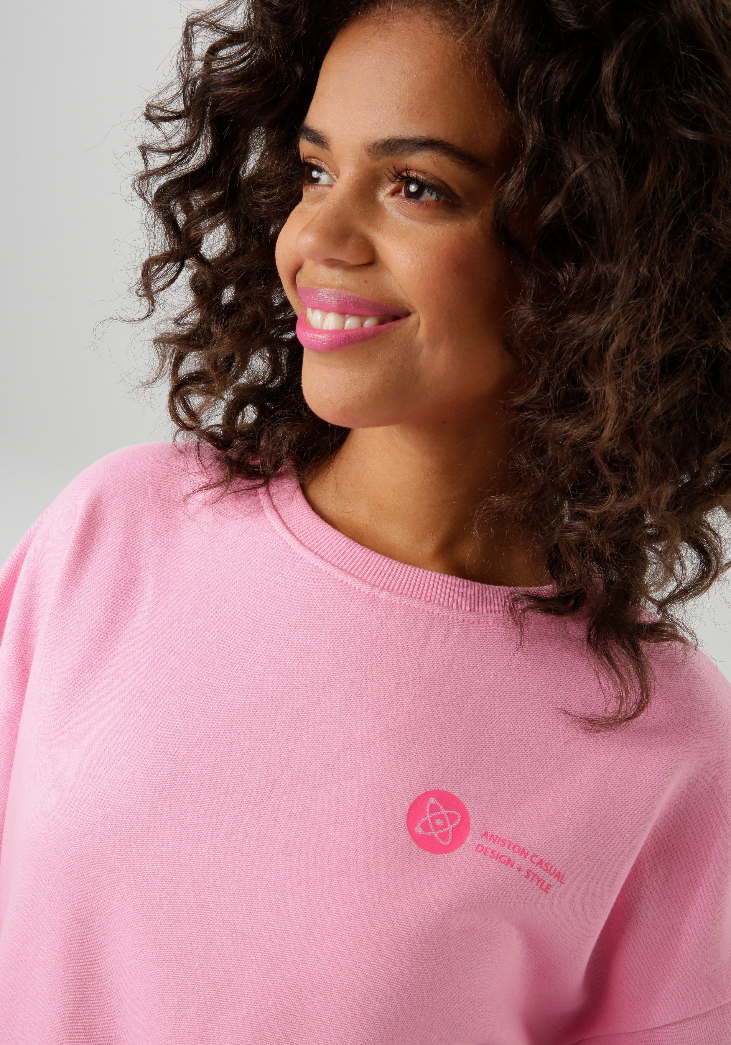 Aniston CASUAL Sweatshirt hinten mit Applikationen, Stickerei und Schriftzügen