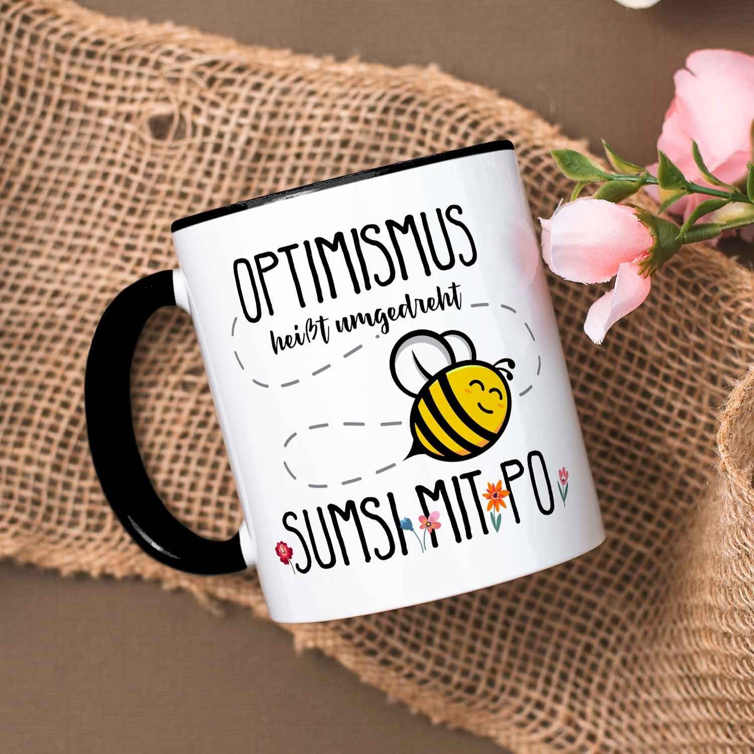 GRAVURZEILE Tasse mit Spruch - Optimismus heißt umgedreht Sumsi mit Po - Geschenk -, Keramik, 330 ml