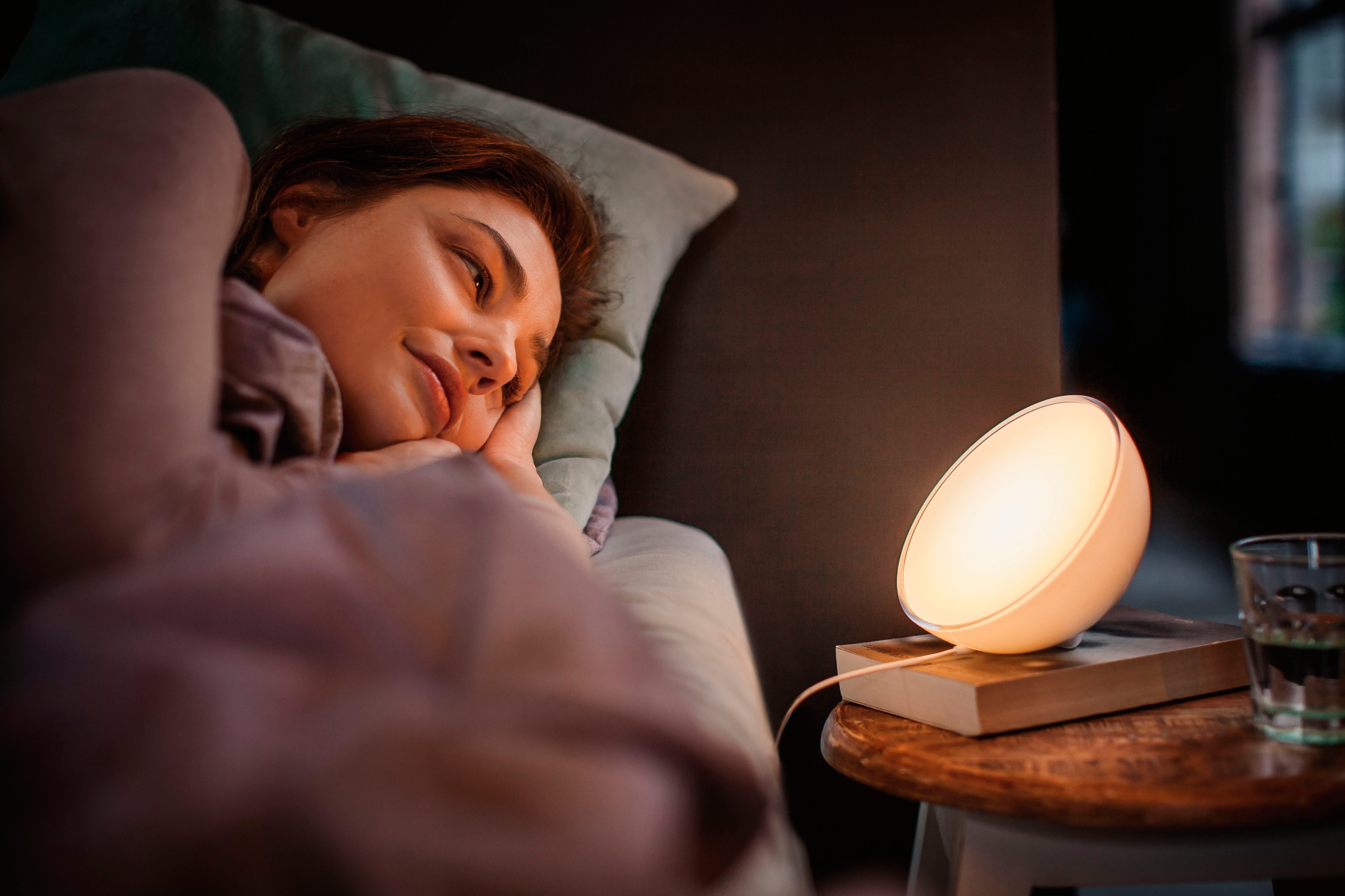 Philips Hue Smarte LED-Leuchte White & Color Ambiance Go Tischleuchte weiß, Abschaltautomatik, Bluetooth, CCT - über Fernbedienung, Dimmfunktion, Farbsteuerung, Farbwechsel, Leuchtdauer einstellbar, Memoryfunktion, Nachtlichtfunktion, RGB, Smart Home, Timerfunktion, dimmbar über Fernbedienung, erweiterbar, mehrere Helligkeitsstufen, LED wechselbar, RGB, Mit Akku & inkl. Netzteil