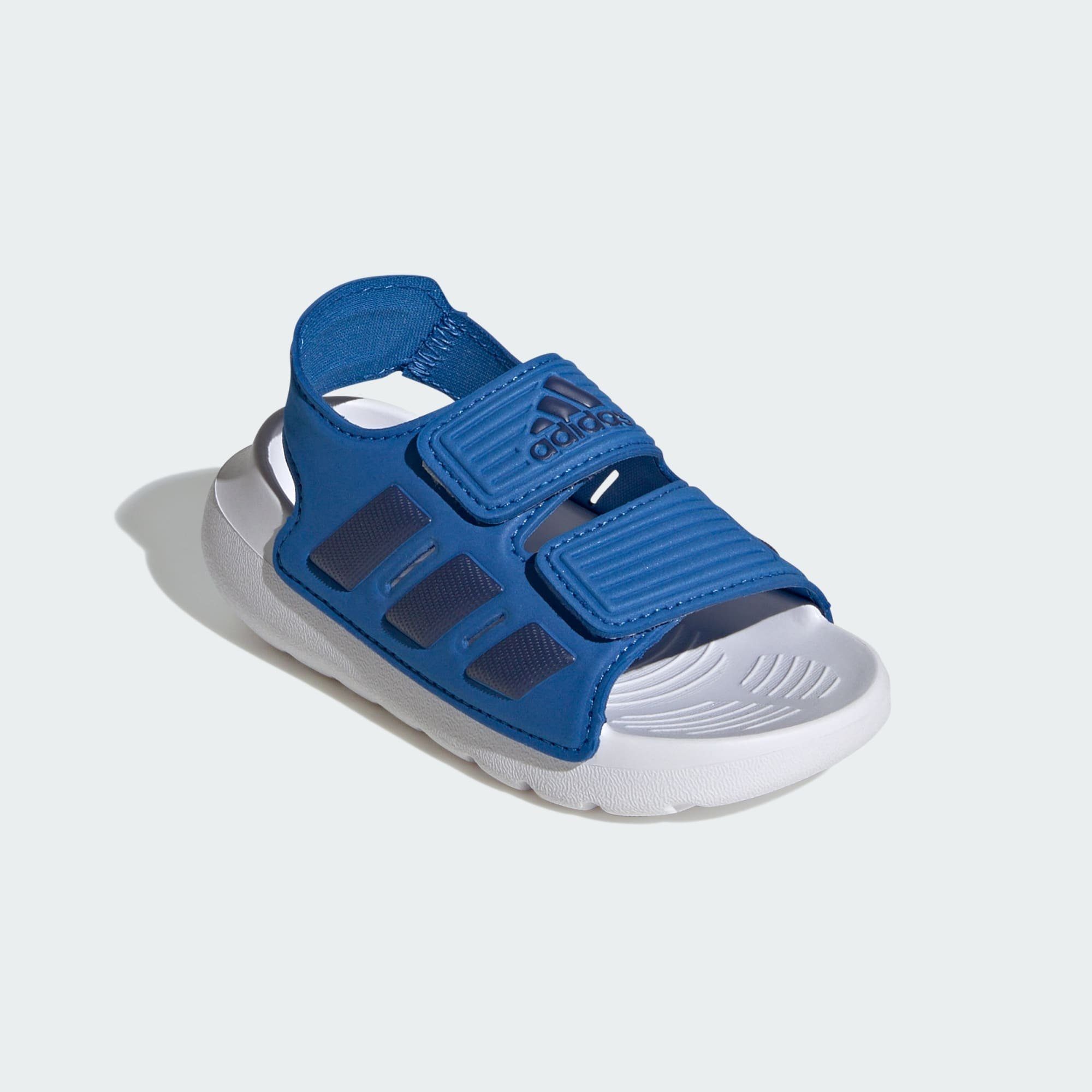 Badesandale adidas / ALTASWIM Bright Sportswear White SANDALS Royal Cloud 2.0 Dark Blue KIDS /