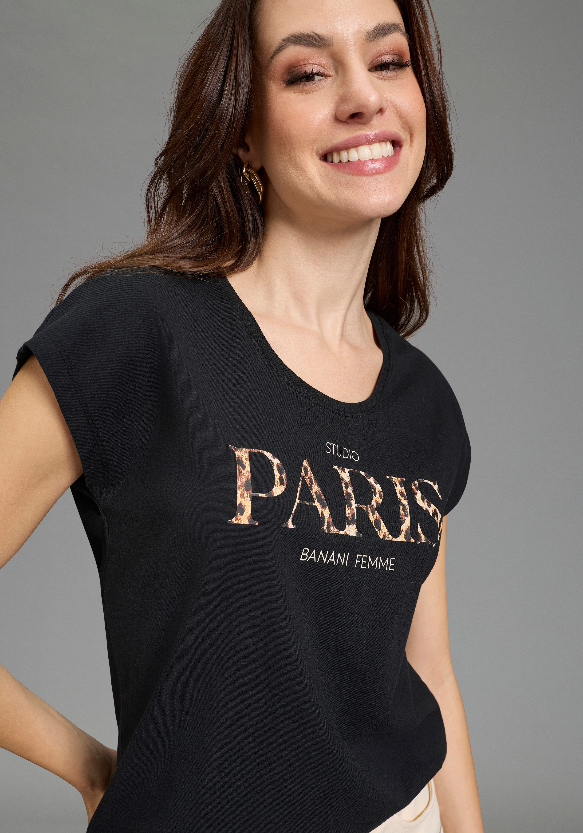 Bruno Banani T-Shirt Basic-Passform und Leoparden-Print. € 29,99, (€ 29,99 pro 1 Stk).