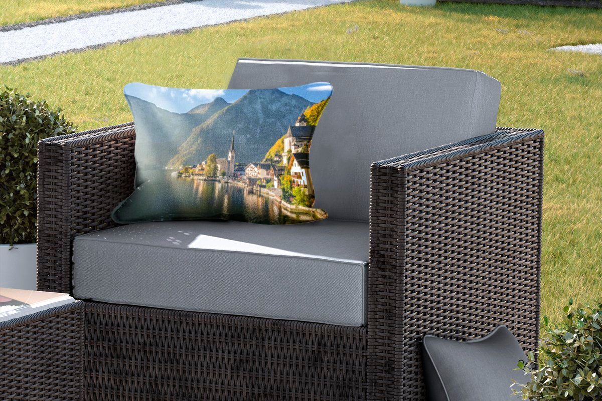 scheint in Österreich, Dekokissen Sonne MuchoWow Kissenhülle Dekokissenbezug, Polyester, Outdoor-Dekorationskissen, Hallstatt Die auf