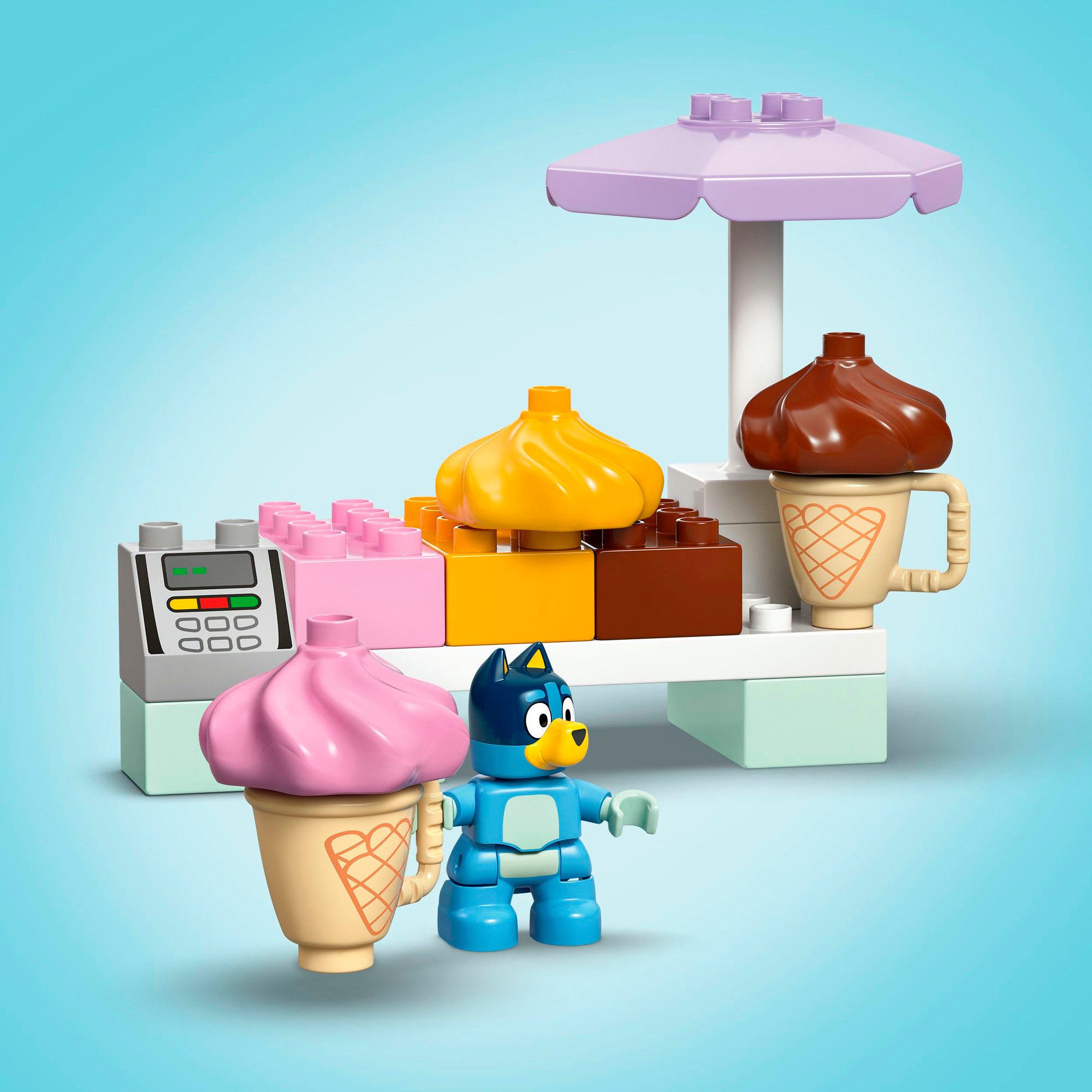 LEGO® Ausflug zur Eisdiele mit Bluey (10458), LEGO DUPLO Bluey Konstruktionsspielsteine, (22 St), Made in Europe – Bild 4 von 5