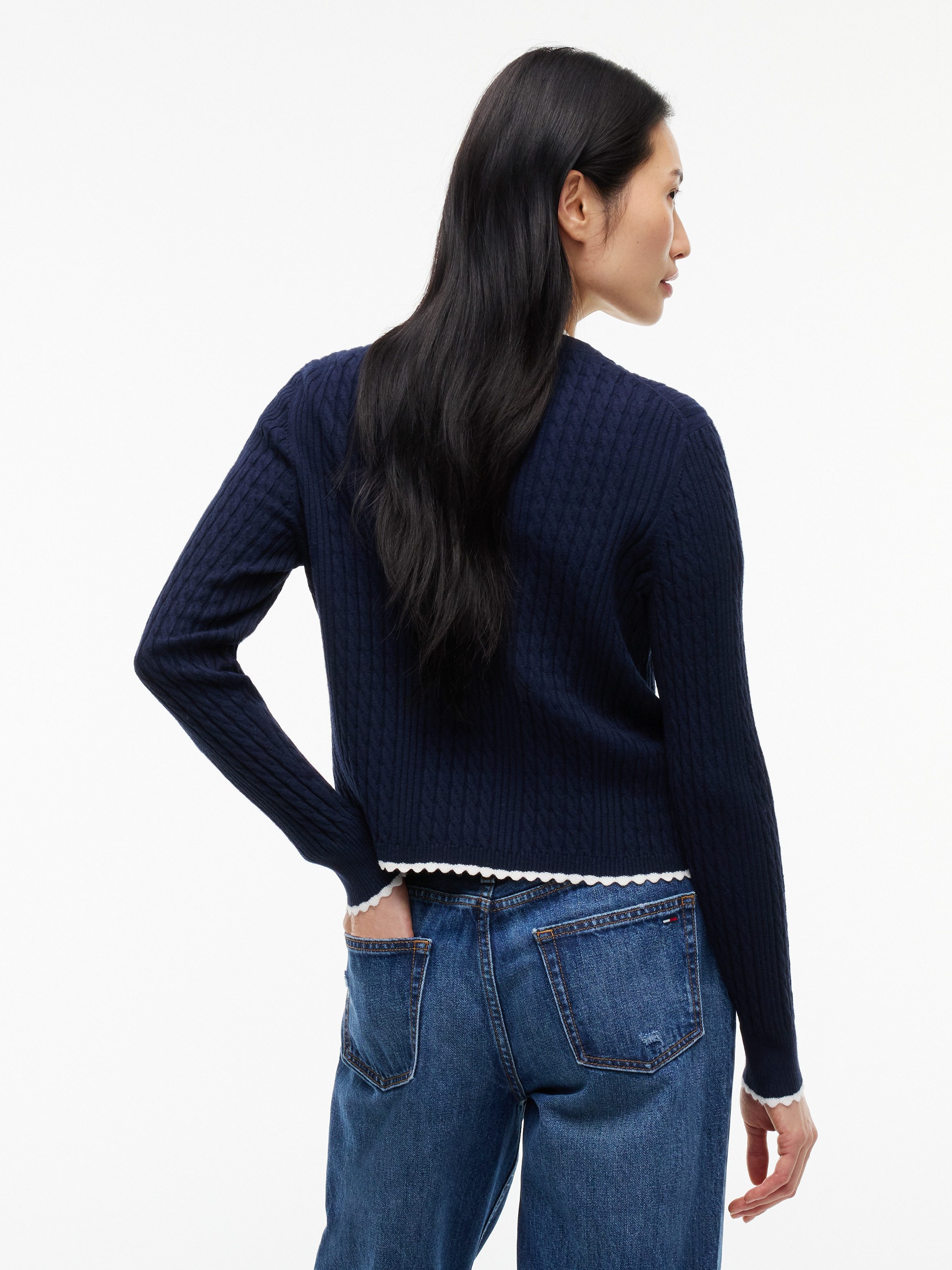 Tommy Jeans Strickjacke TJW CABLE CREW NECK CARDIGAN EXT Viskosemischung, mit Zopfmuster – Bild 3 von 5