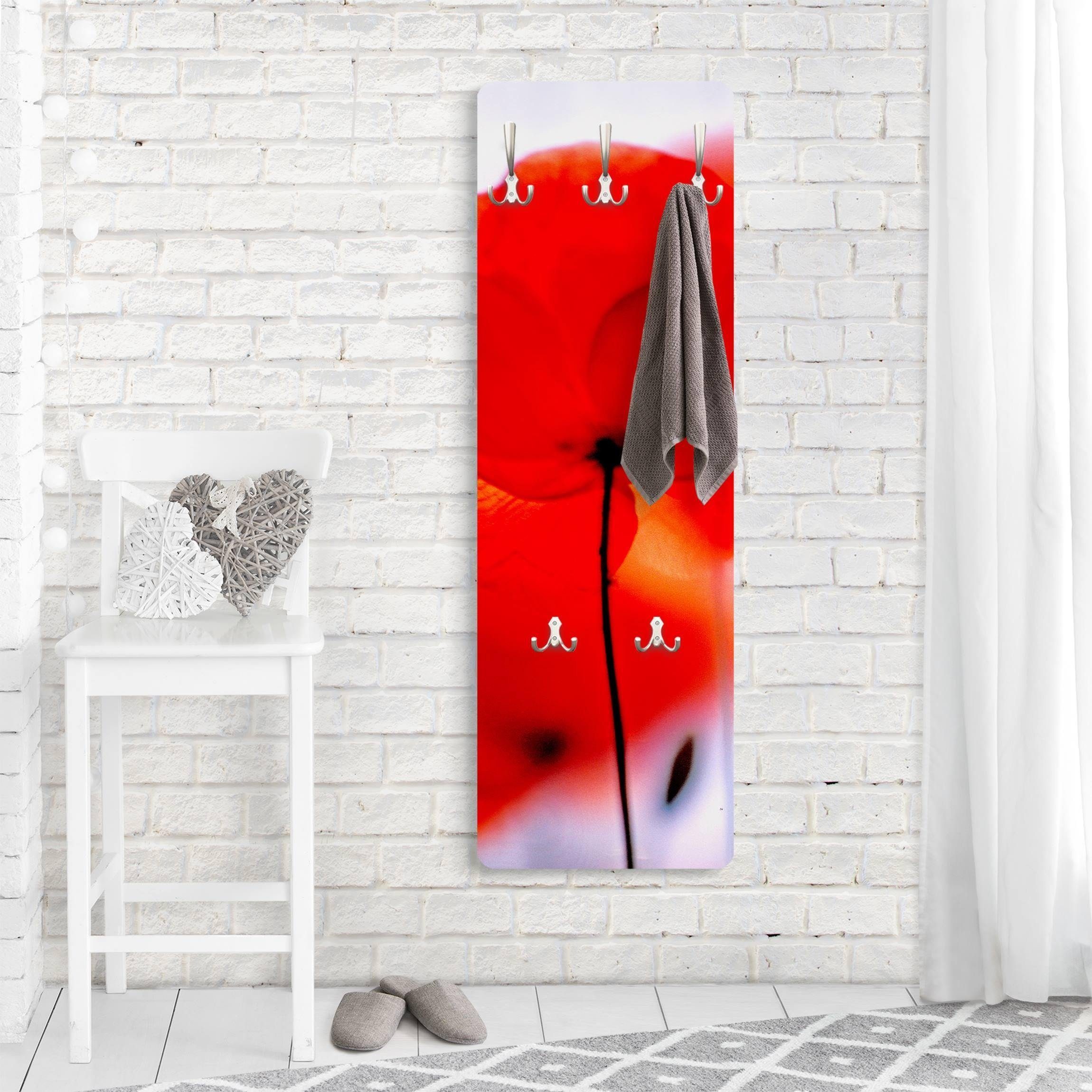 Bilderdepot24 Garderobenpaneel rot Blumen Floral Magic Poppies Design (ausgefallenes Flur Wandpaneel mit Garderobenhaken Kleiderhaken hängend), moderne Wandgarderobe - Flurgarderobe im schmalen Hakenpaneel Design