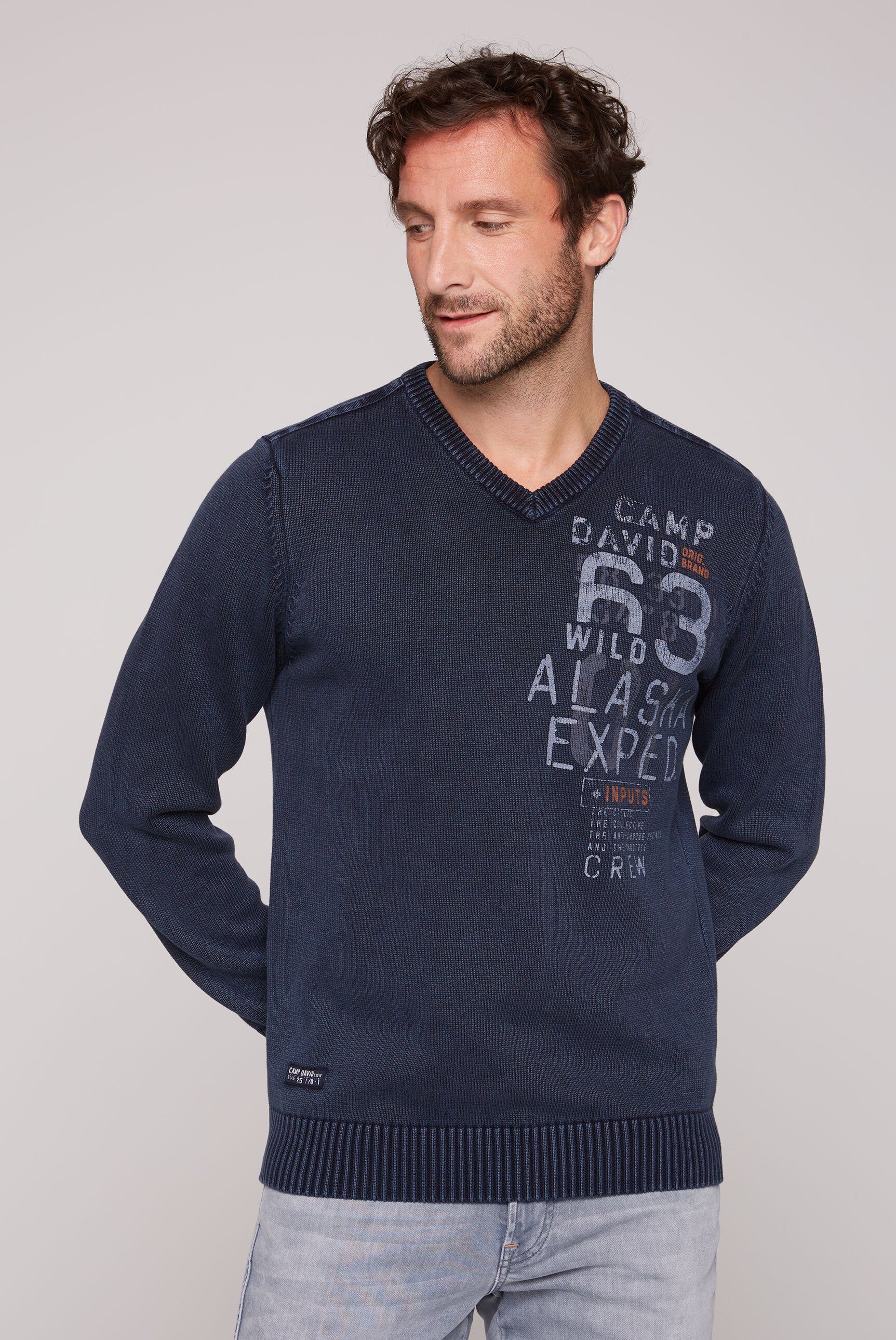 CAMP DAVID V-Ausschnitt-Pullover aus Baumwolle, Ärmeln Saum Rippbündchen an und