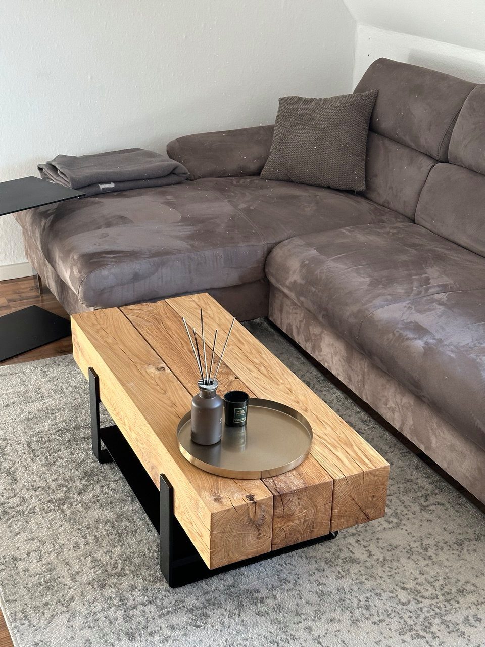 Schräder Interior Couchtisch Couchtisch aus massiven Eichenbalken mit Stahlgestell