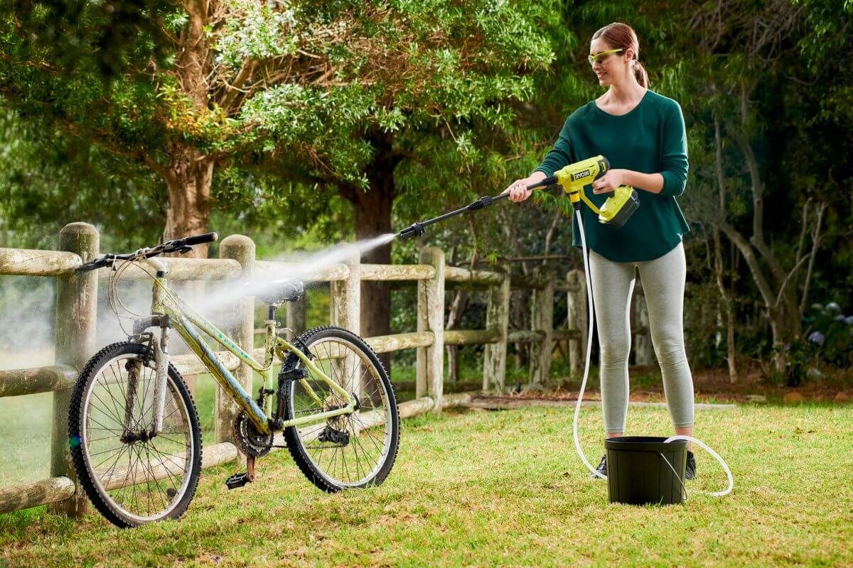 RYOBI Akku-Mitteldruckreiniger mobiler Akku-Mitteldruckreiniger ONE+ 18 V, 22 bar 3-fach Düse, ohne A
