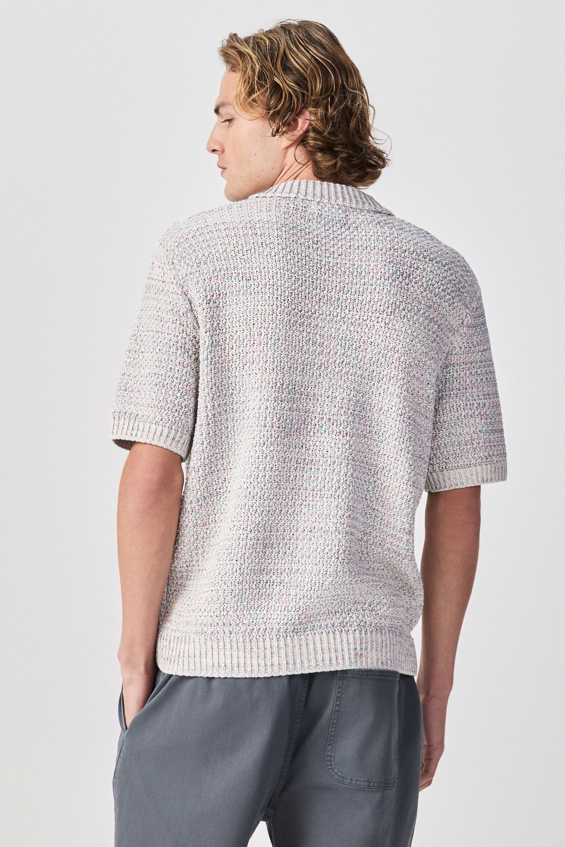 Next Kurzarmhemd Regular Fit Strickhemd mit Drehdetail (1-tlg) – Bild 2 von 5