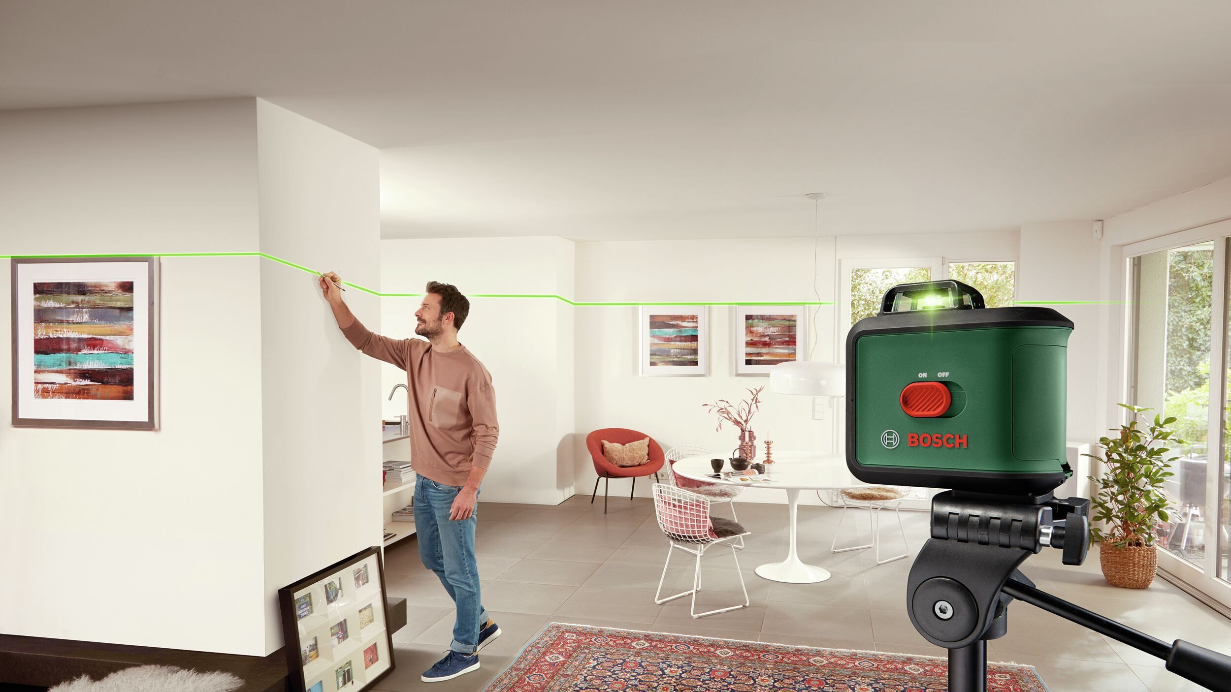 BOSCH Kreuzlinienlaser UniversalLevel 360 Set, Kreuzlinien-Laser mit Stativ TT 150 - im Karton