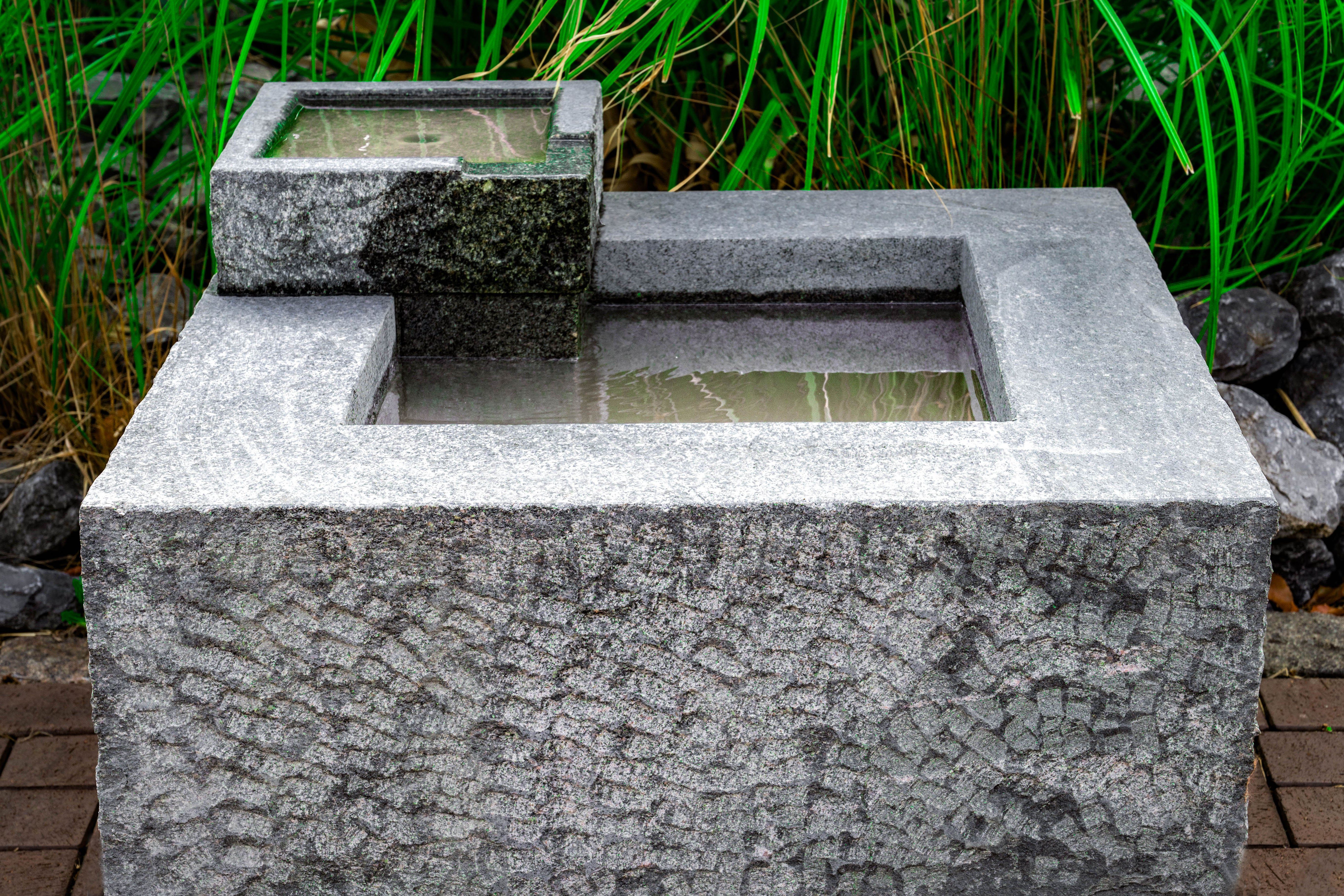 IDYL Gartenbrunnen Granit Wasserbecken 2er, (2 tlg), Granit – ein Naturprodukt – sehr robust – witterungsbeständig gegen Frost, Regen und UV-Strahlung.