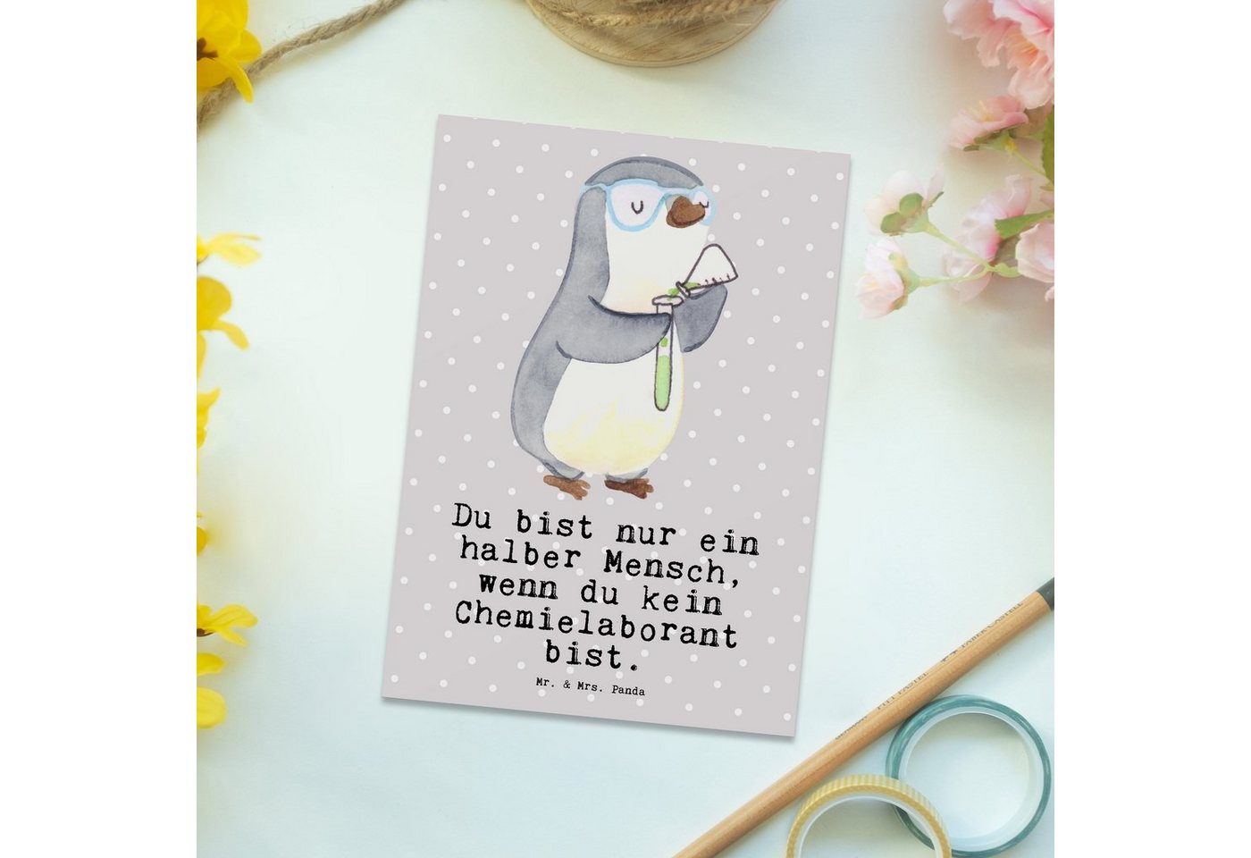 Thumbnail - Mr. & Mrs. Panda Postkarte Chemielaborant Herz - Grau Pastell - Geschenk, Postkarte, Wissenschaf, Lustige Sprüche