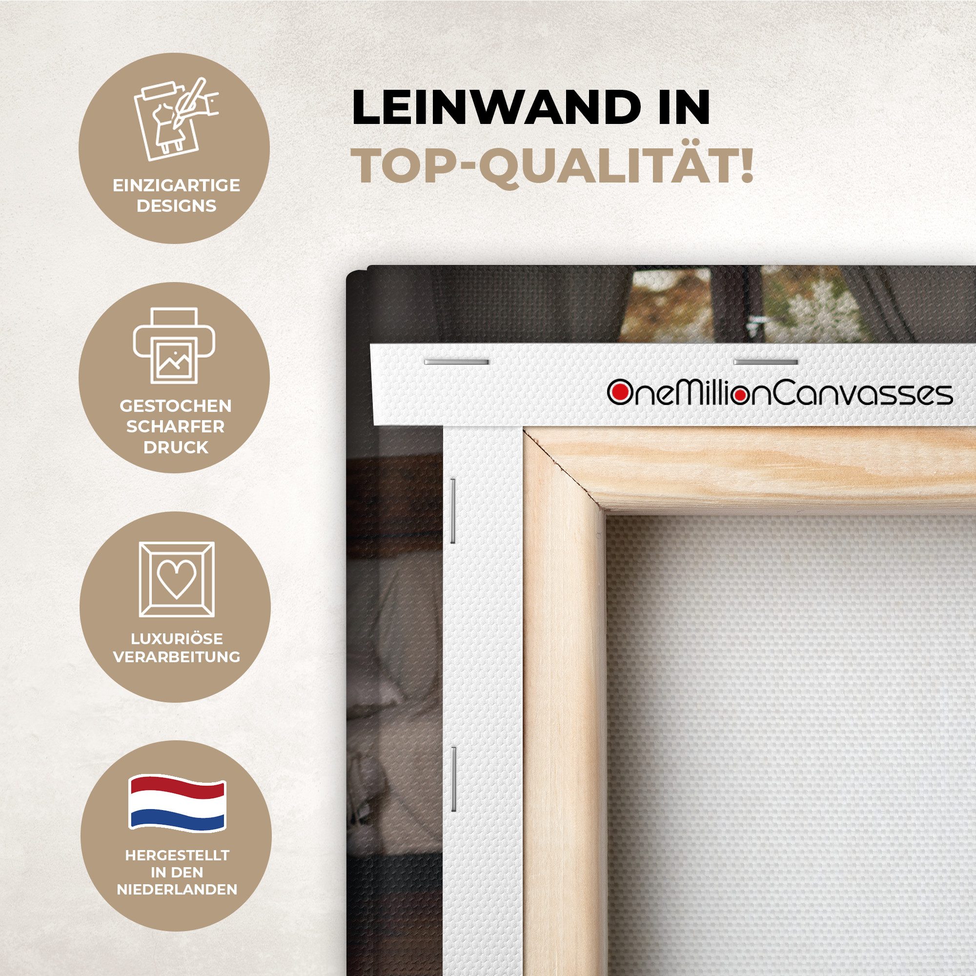 OneMillionCanvasses® Leinwandbild Der Weihnachtsmann sitzt auf einem Stuhl mit einem Sack voller Geschen, Fotodruck (1 St), Leinwand Bilder Klein, Wand Dekoration Aesthetic 30x20 cm