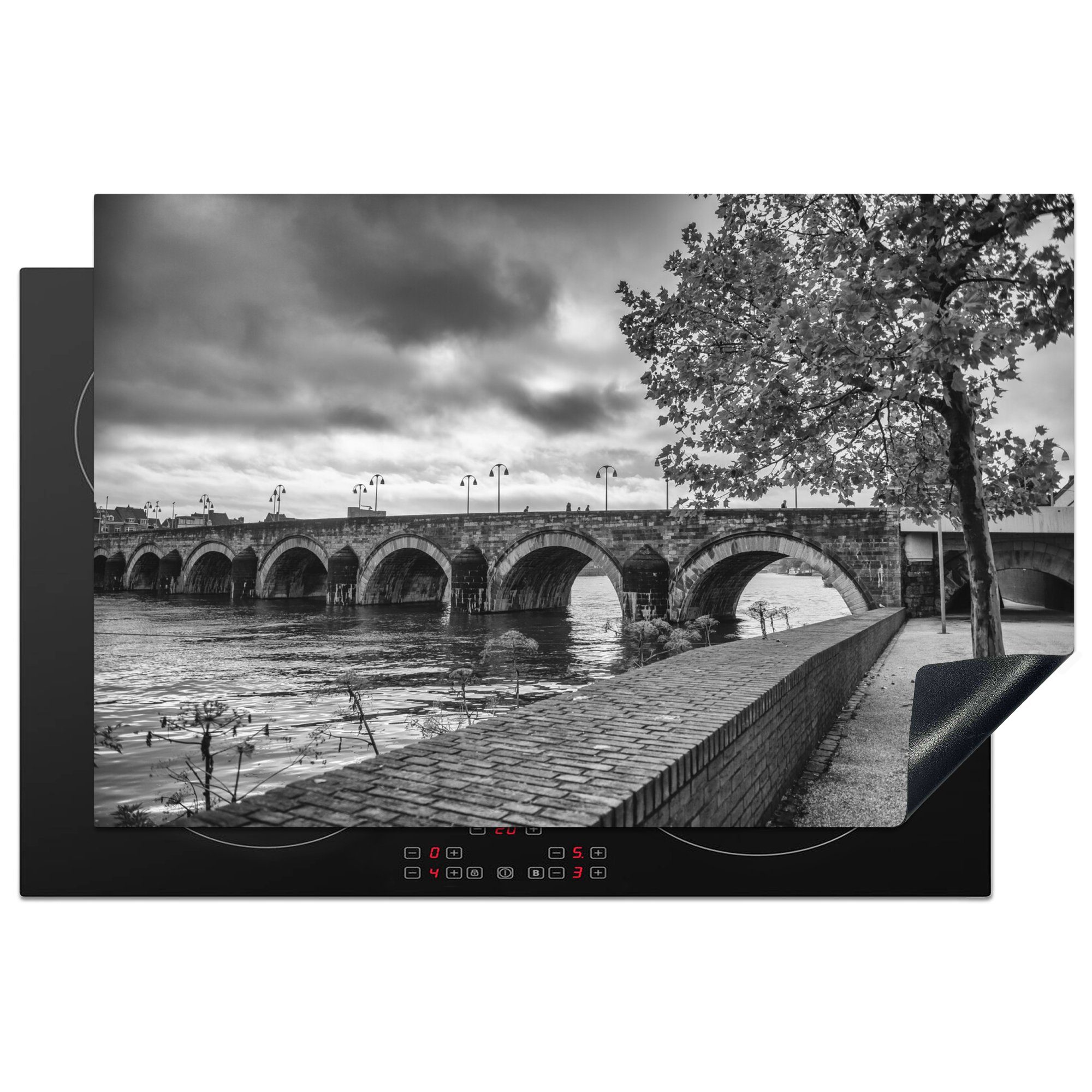 MuchoWow Herdblende-/Abdeckplatte Brücke - Maastricht - Schwarz - Weiß, Vinyl, (1 tlg), 81x52 cm, Induktionskochfeld Schutz für die küche, Ceranfeldabdeckung