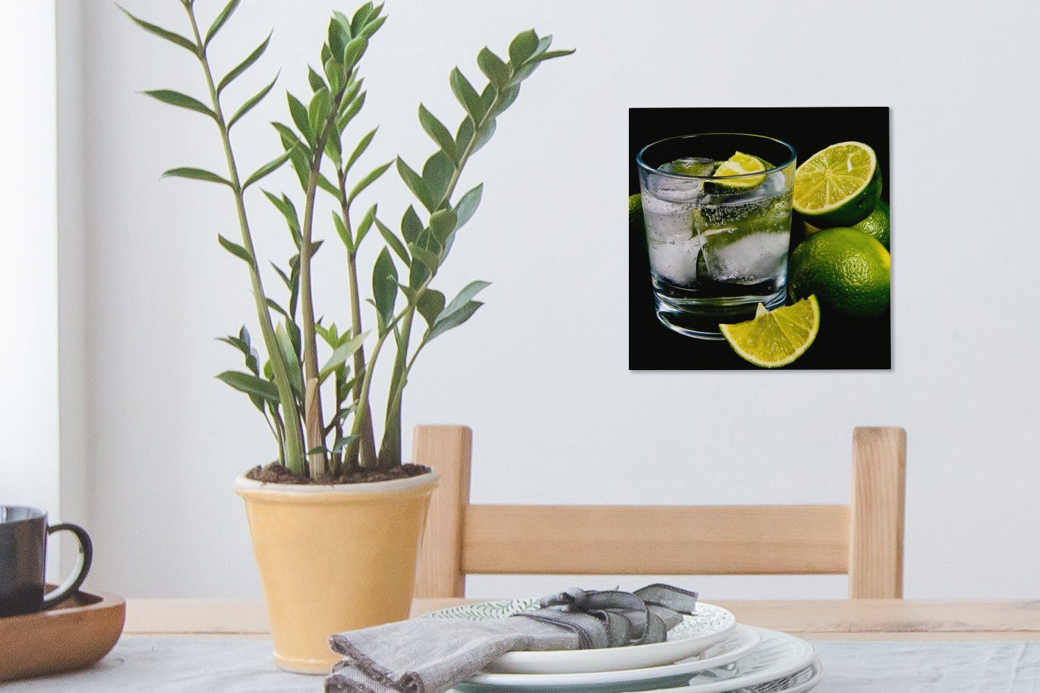 Leinwand Schlafzimmer Glas für St), Bilder Limetten, umgeben Leinwandbild von OneMillionCanvasses® Wohnzimmer Tonic auf Eis, (1 Gin