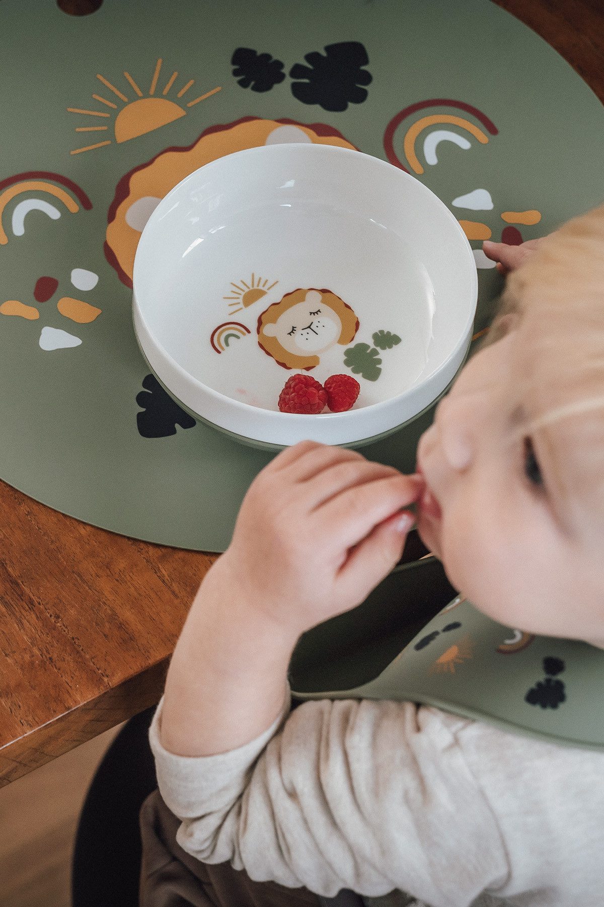 kikadu Platzset Silikon Platzset Löwe Olive, (1-St), aus BPA-freiem Silikon - 38 cm