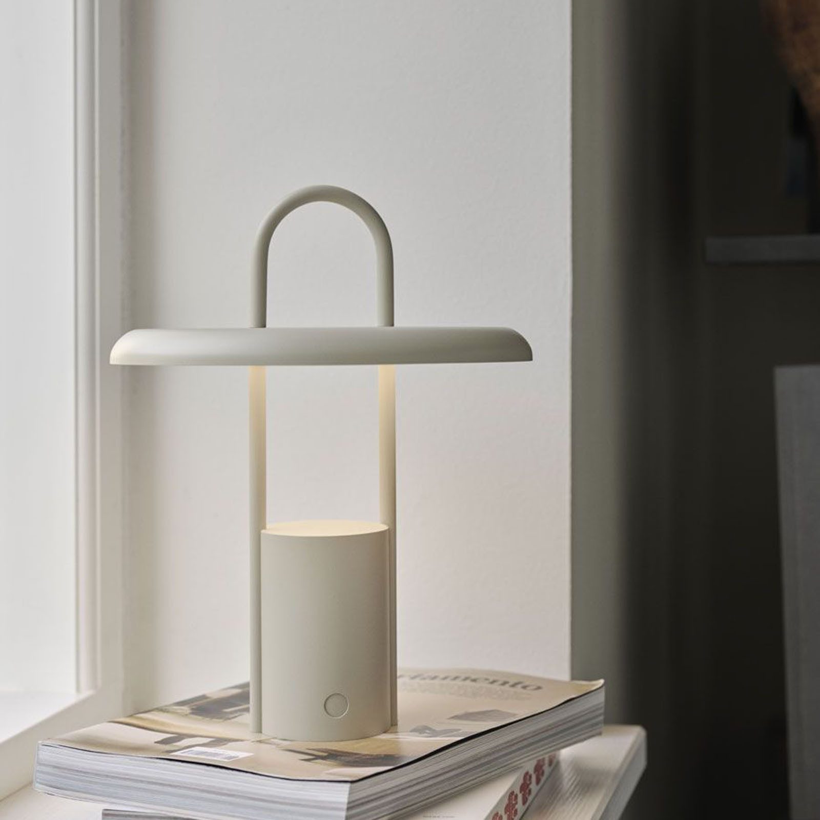 Stelton LED Schreibtischlampe Stelton Pier Akku LED-Lampe Tischlampe Akkuleuchte, Höhe 25 cm ⌀ 20