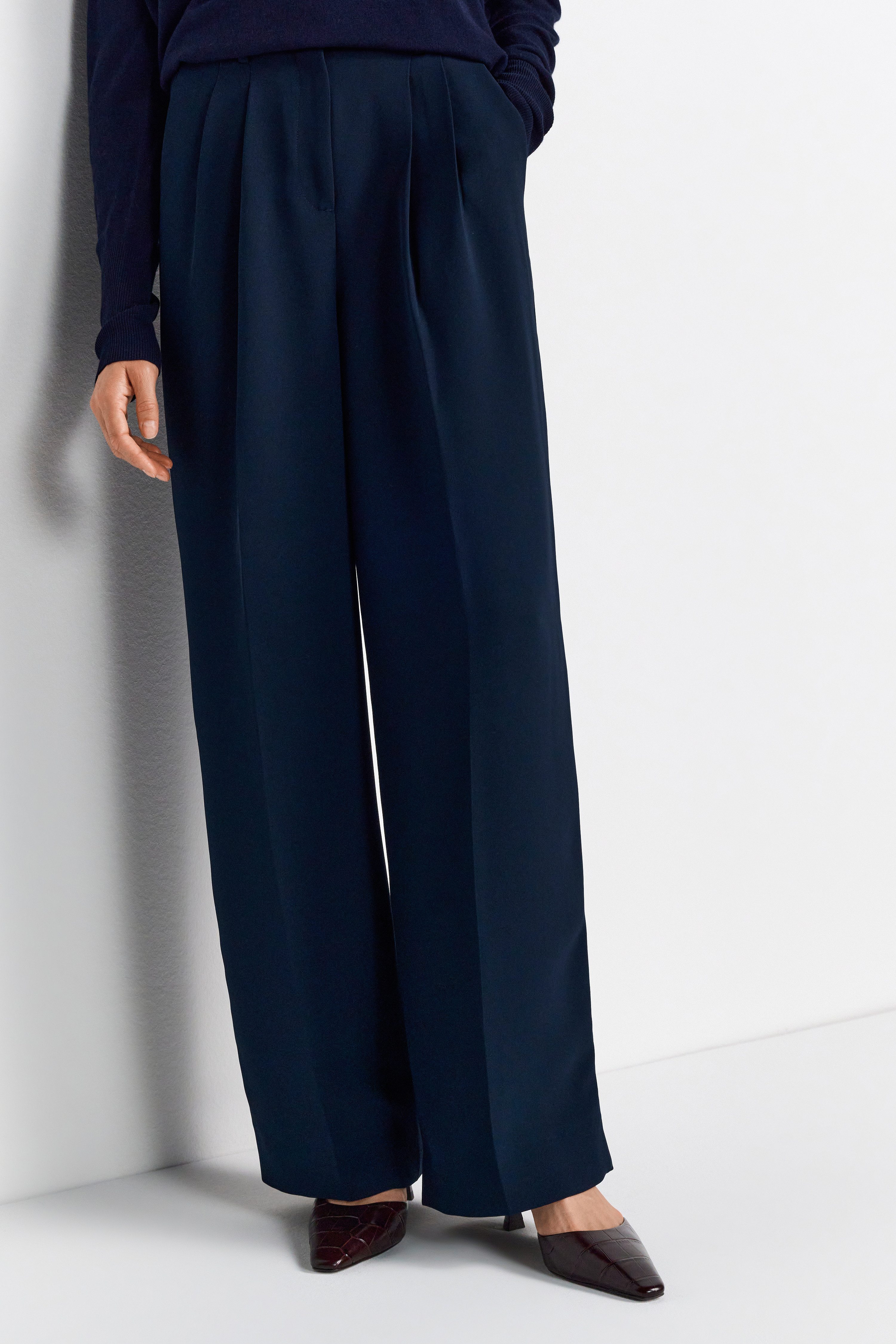 RICHROYAL Bügelfaltenhose Mit Markenlabel über der günstig online kaufen