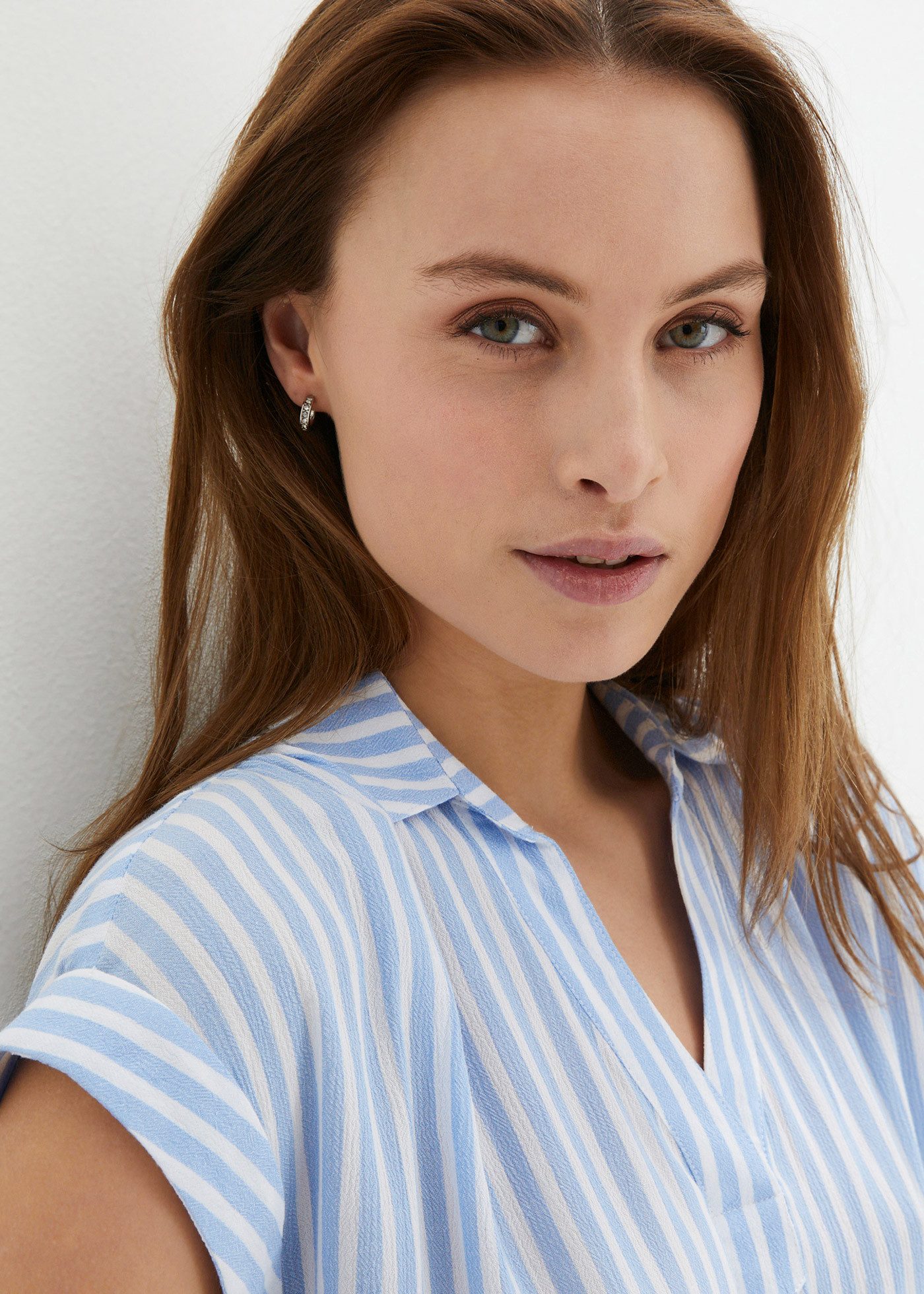 bonprix Kurzarmbluse Loose Fit, für einen luftigen Look, aus Viskose, gestreift