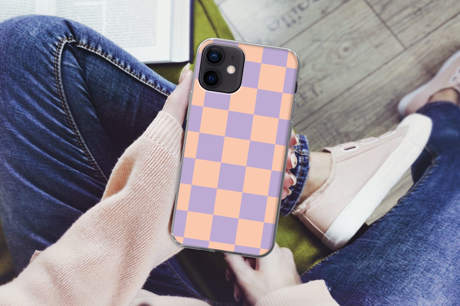 MuchoWow Handyhülle für Apple iPhone 12 Schachbrettmuster - Lila - Rosa - Würfel, Smartphone-Bumper, Print, Handy Schutzhülle Dünn