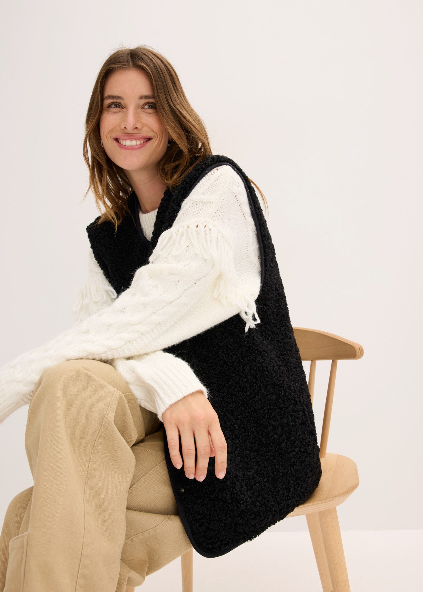 bonprix Plüschweste mit seitlichen Eingriffstaschen, aus Teddyfleece, Oversize-Passform – Bild 2 von 5