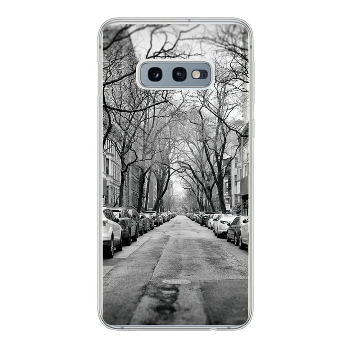 MuchoWow Handyhülle Geparkte Autos in New York - schwarz und weiß Phone Case Handyhülle Samsung Galaxy S10e Silikon Schutzhülle