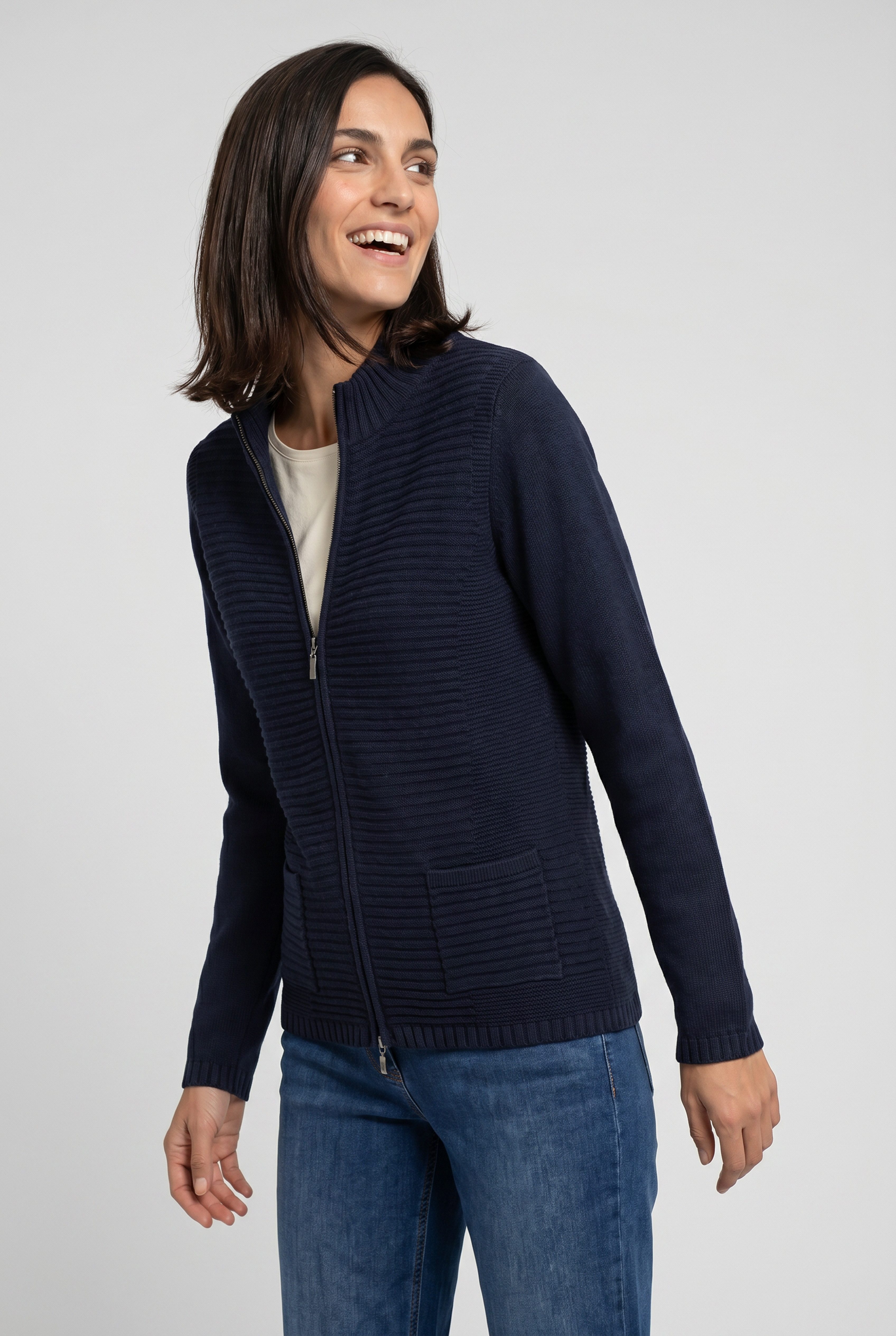 Olsen Cardigan mit Strukturstrick und Reißverschluss Weiche Strickjacke – Bild 4 von 5