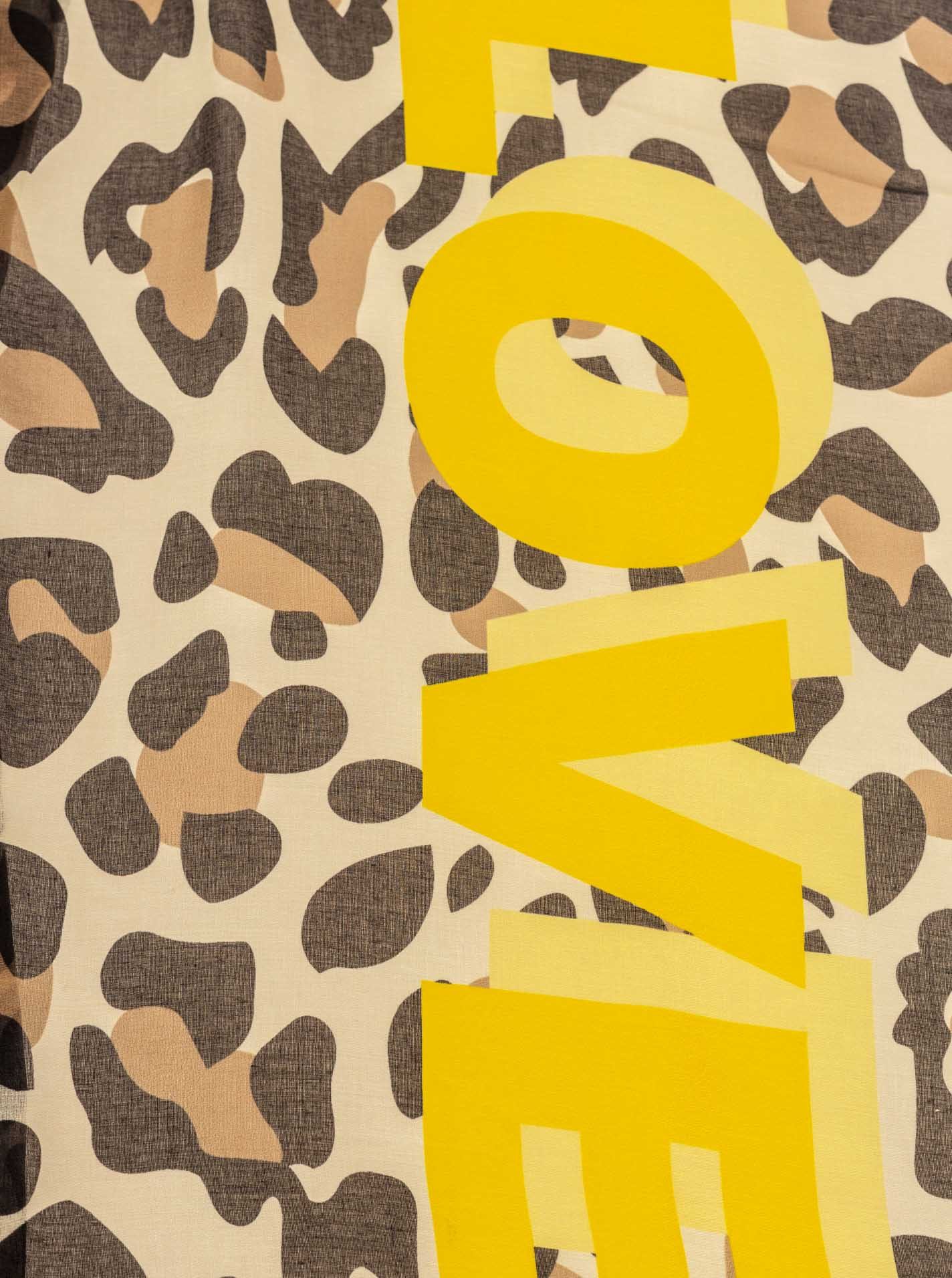 Zwillingsherz Schal "LOVE", leichtes Material, großer Leo-Print mit Schriftzug LOVE, offene Kanten