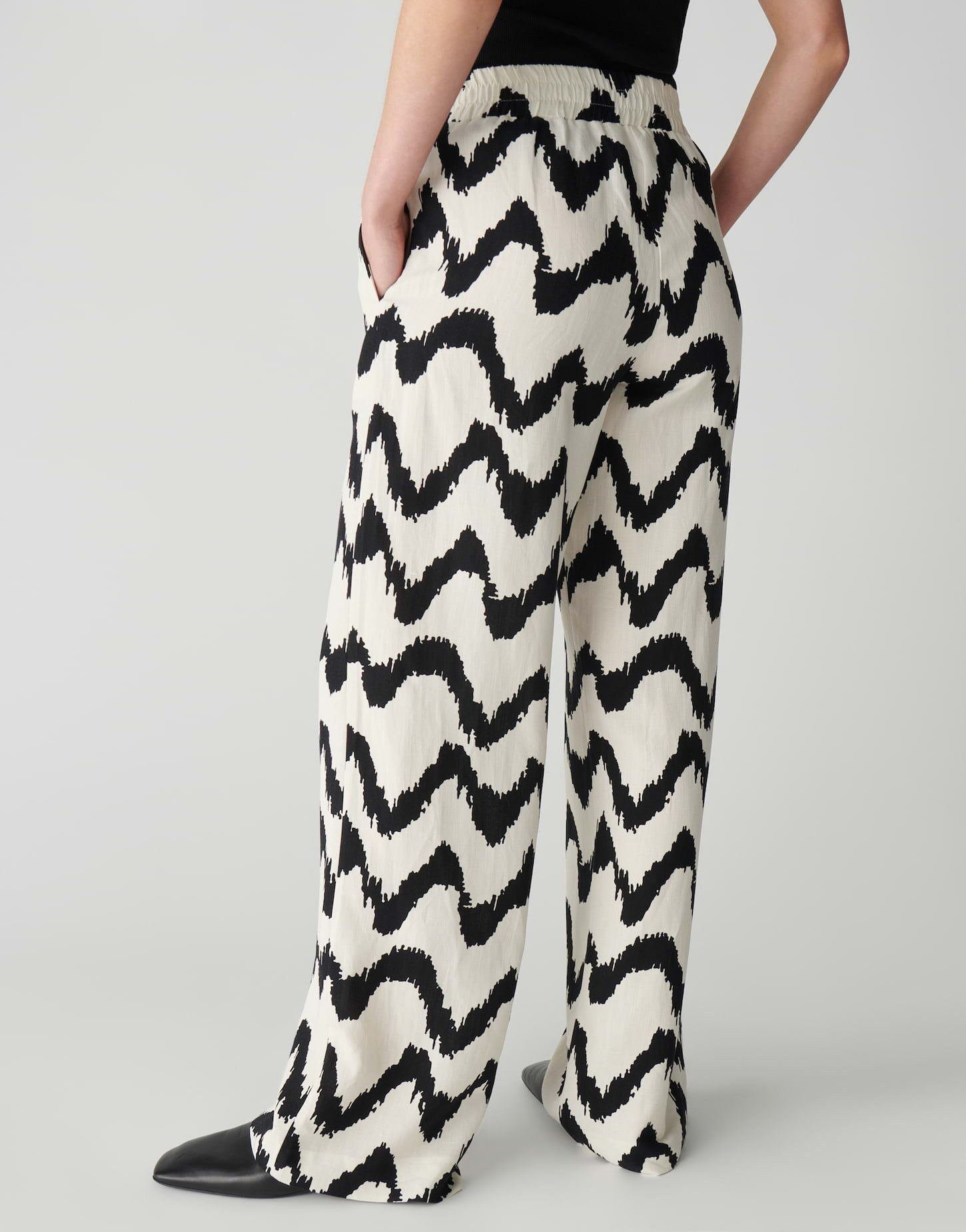 OPUS PANTS Stoffhose Malotta float aus Webware mit Allover Print Praktische Taschen runden den entspannten Look ab