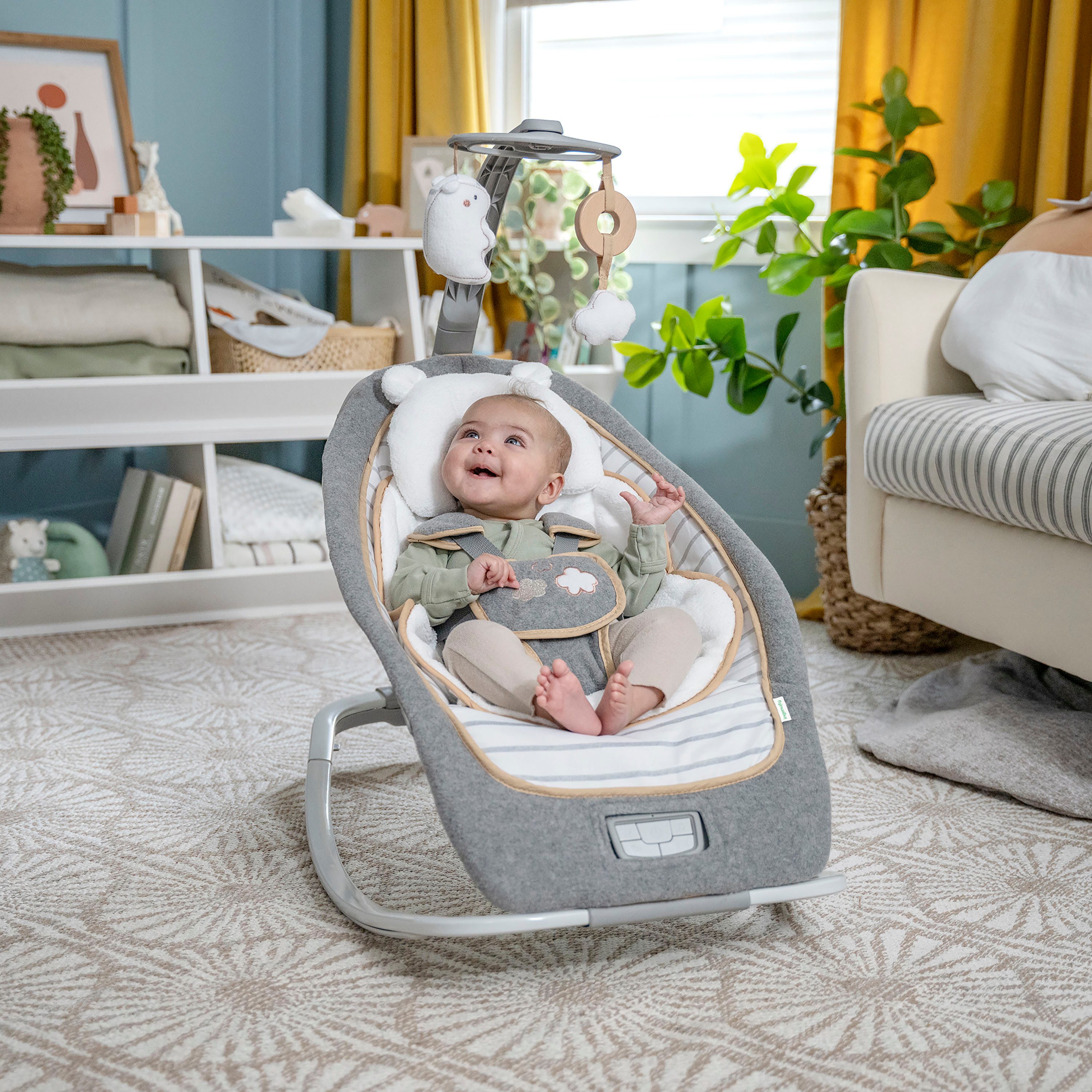 ingenuity Babywippe Rocking Seat - Bella Teddy, mit Sound-Effekt – Bild 5 von 5