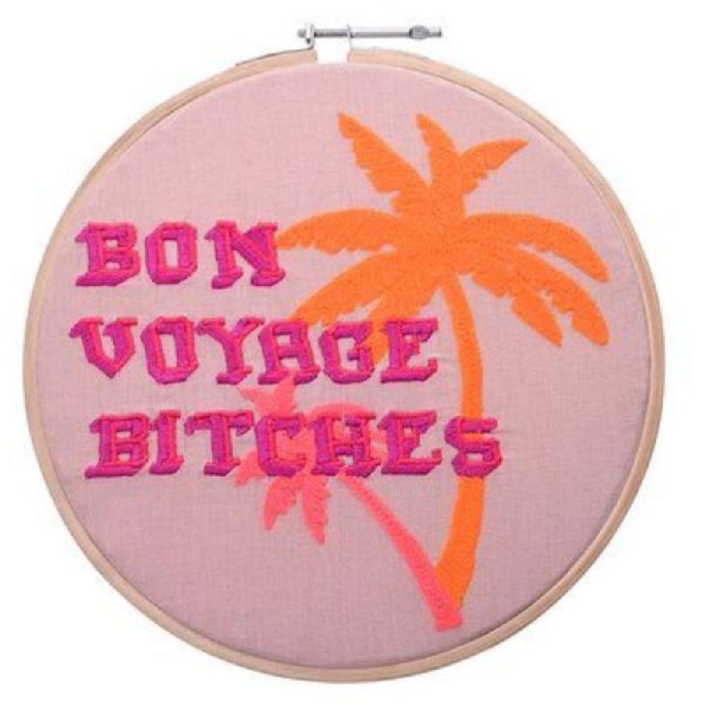 Giftcompany Wanddekoobjekt Wandbild Stickbild Bon Voyage Bitches