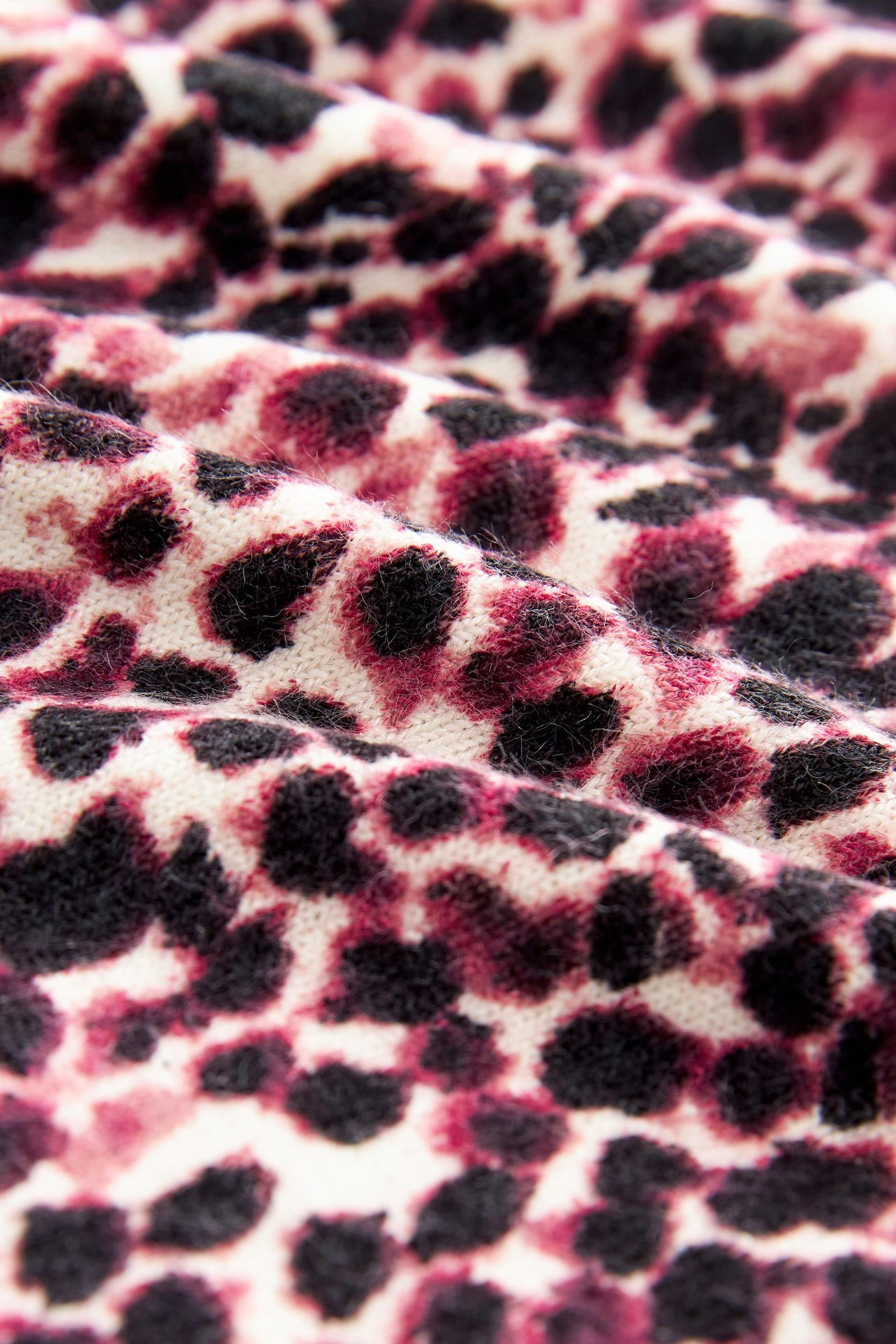 Next V-Ausschnitt-Pullover Bedruckter Animal Pink (1-tlg) V-Ausschnitt mit Tunikapullover