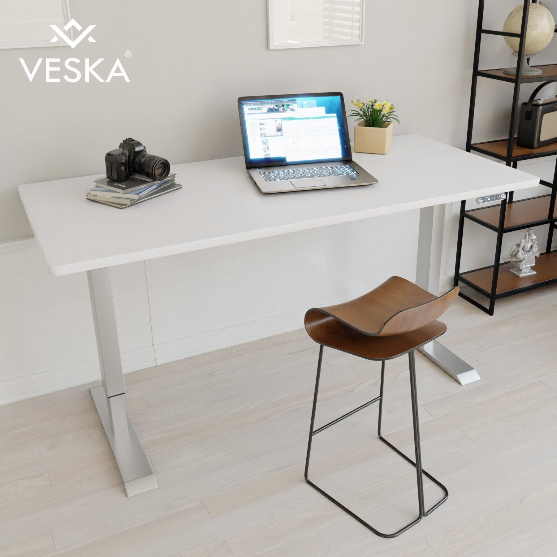 VESKA Schreibtisch Höhenverstellbar 140 x 70 cm - Bürotisch Elektrisch mit Touchscreen - Sitz- & Stehpult Home Office Silber | Weiß