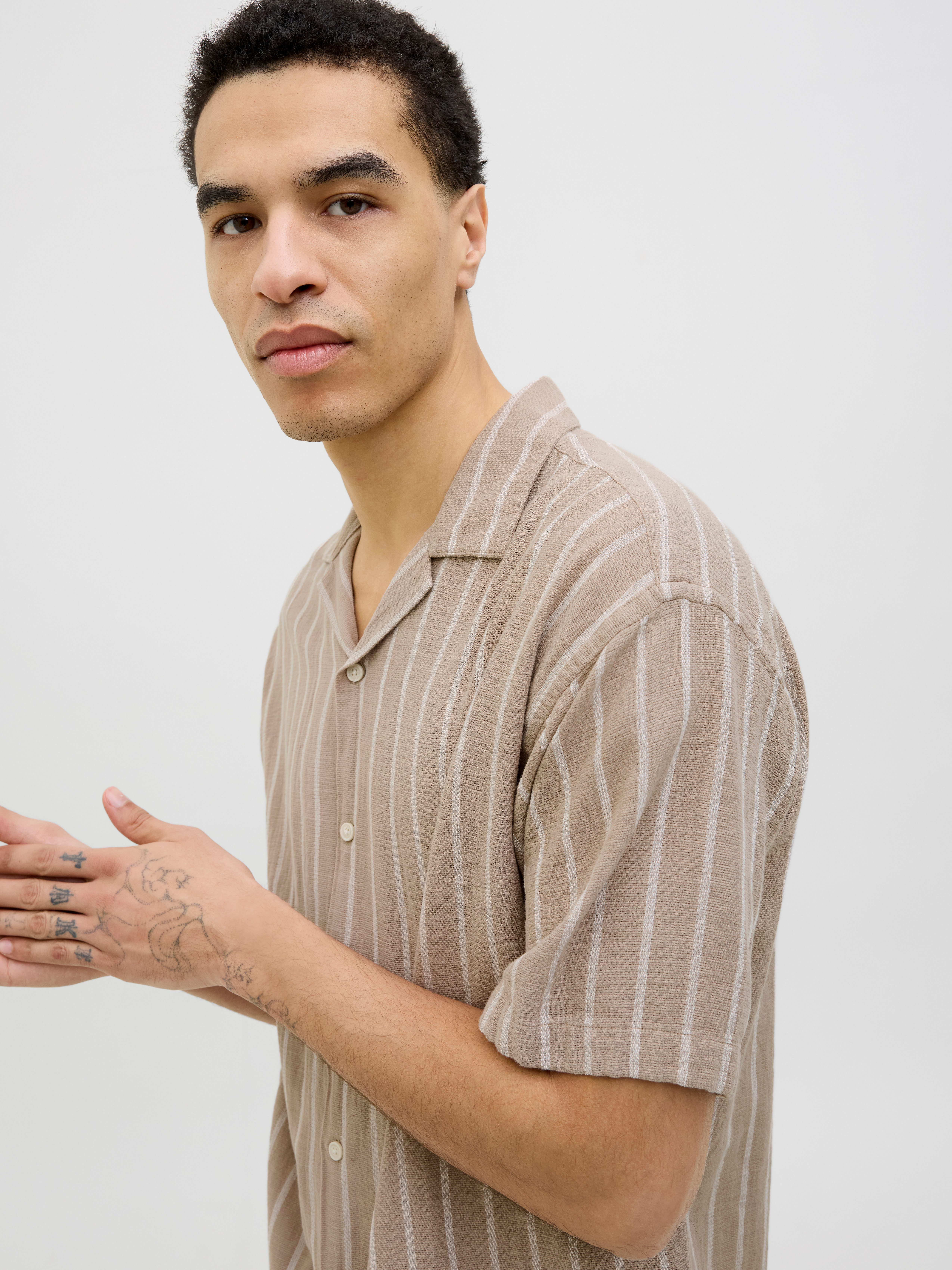 Jack & Jones Kurzarmhemd JJEENZO STRIPE günstig online kaufen