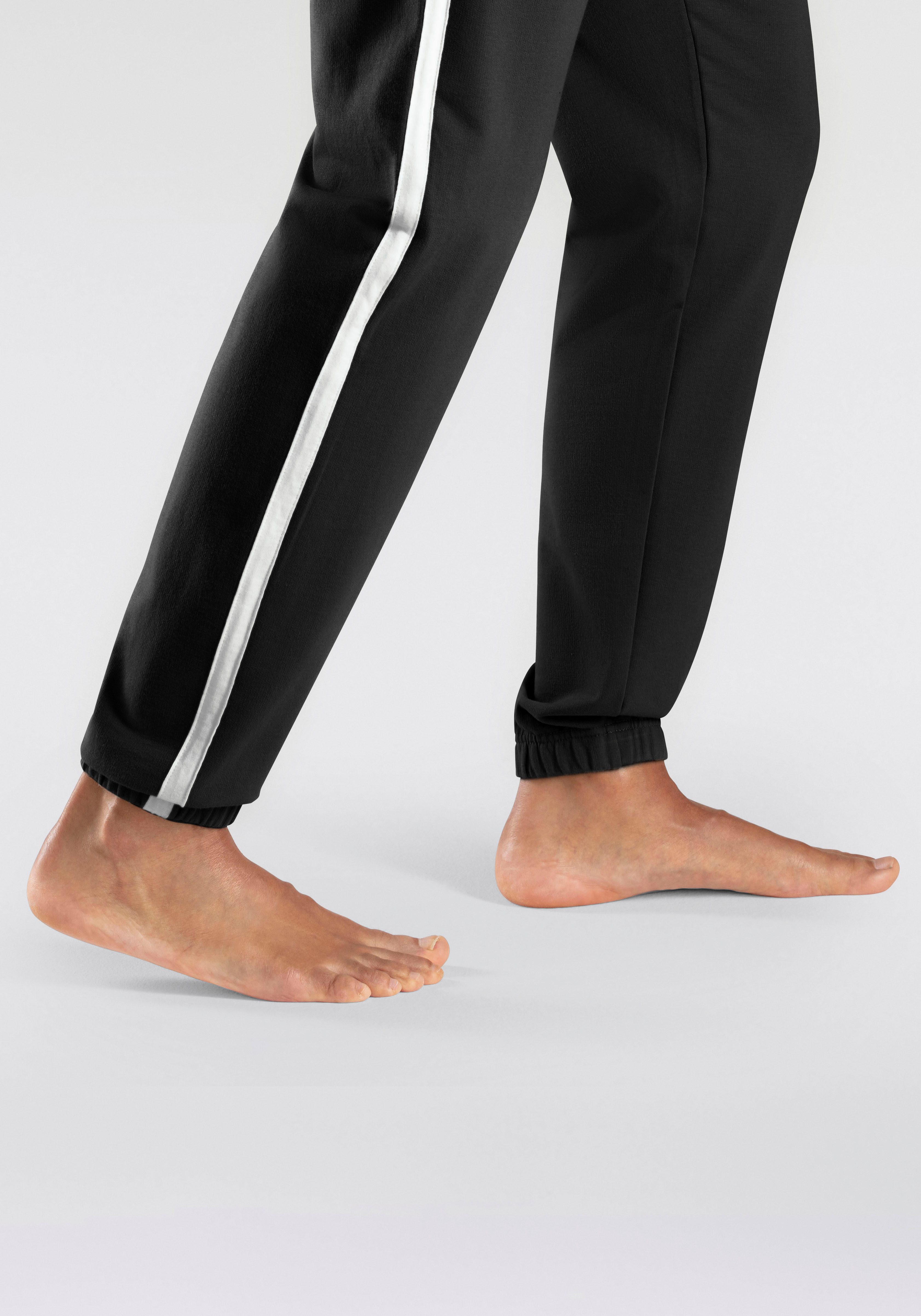 Bench. Loungewear Relaxhose lange Relaxhose, Sweathose aus leichter Sweat-Qualität