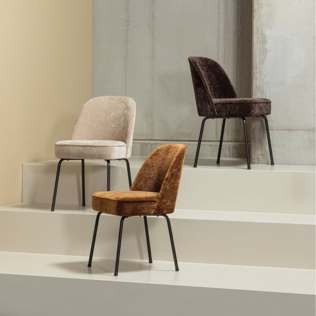 WOOOD Stuhl Vogue aus Chenille-Stoff, Schwarz/Sand