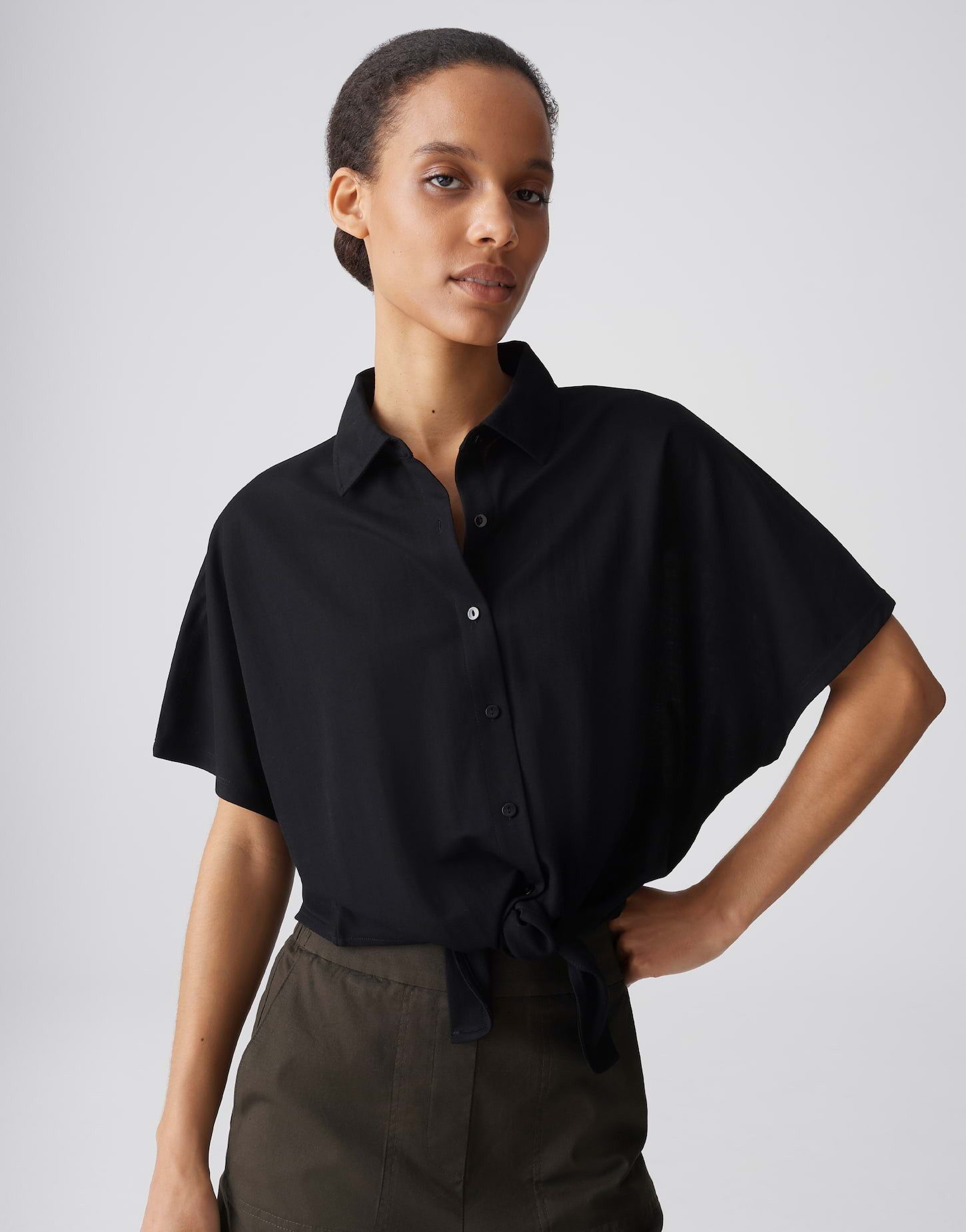 OPUS Kurzarmshirt SURULI mit Knoten-Detail Melange-Optik und Kragen geben Struktur