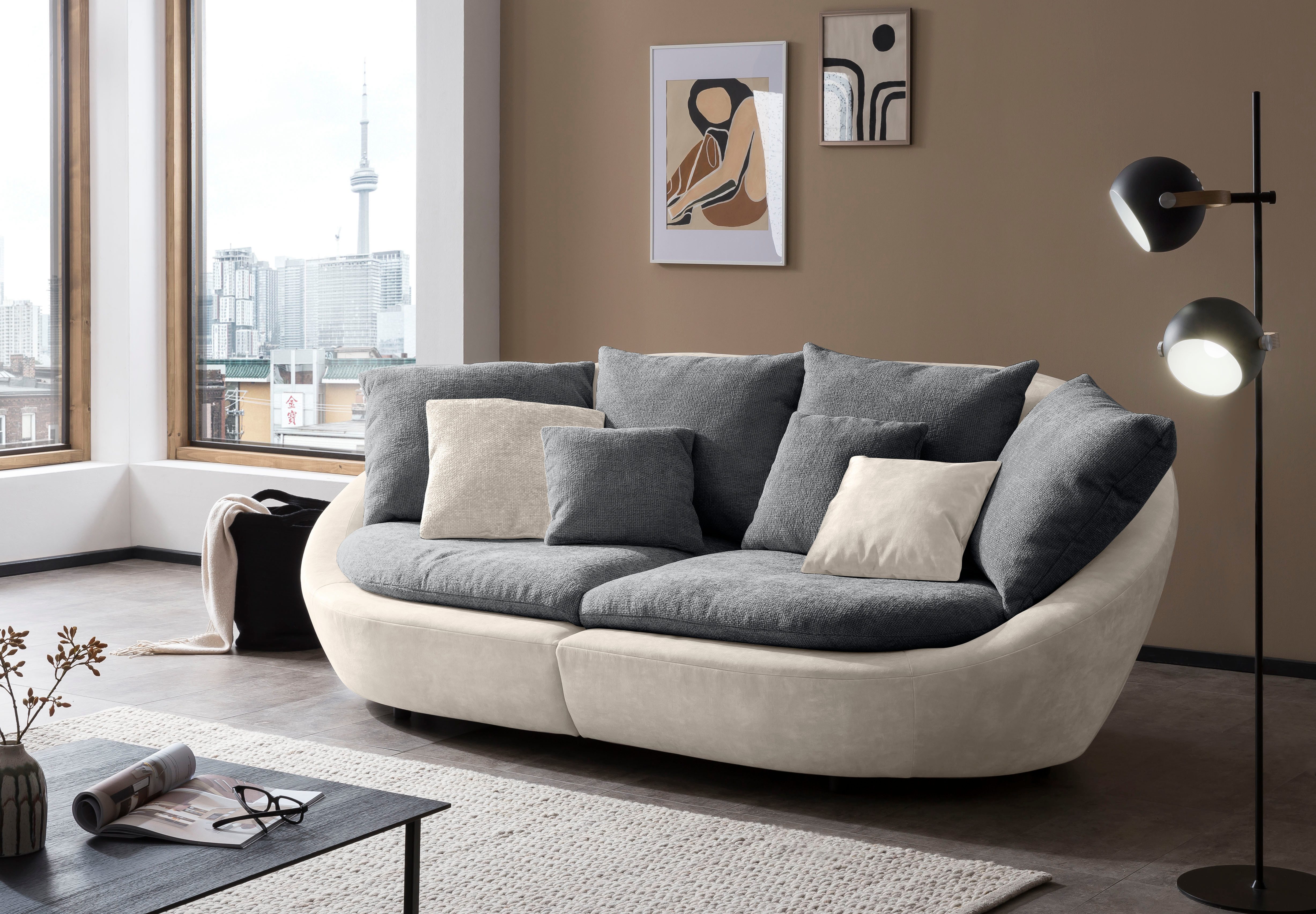 TRENDMANUFAKTUR Big-Sofa Maui, inklusive 4 Rückenkissen und 2 Zierkissen, Designersofa, Organische Form, Sofa frei im Raum stellbar, moderne Optik