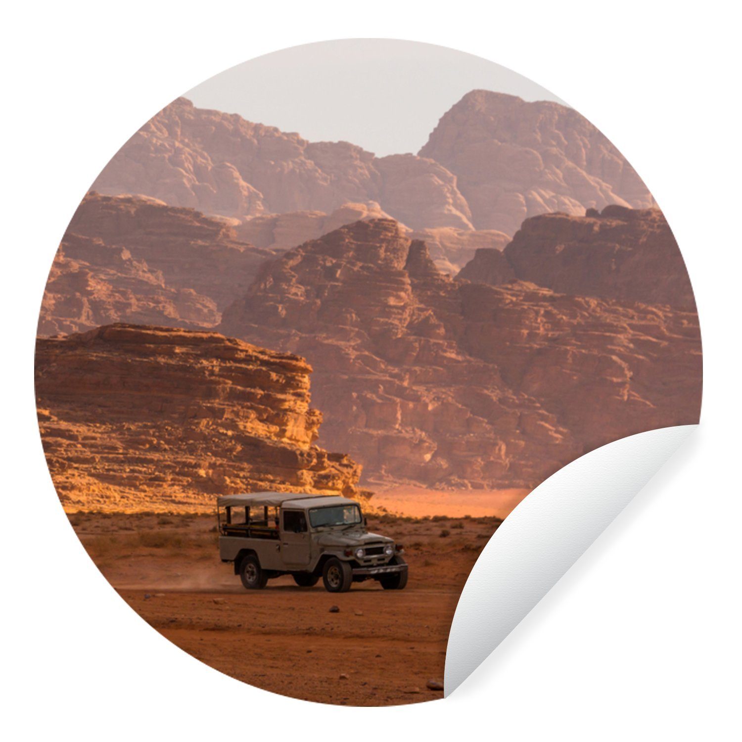 MuchoWow Wandsticker Wadi Rum - Jeep - Wüste (1 St), Tapetenkreis für Kinderzimmer, Tapetenaufkleber, Rund, Wohnzimmer