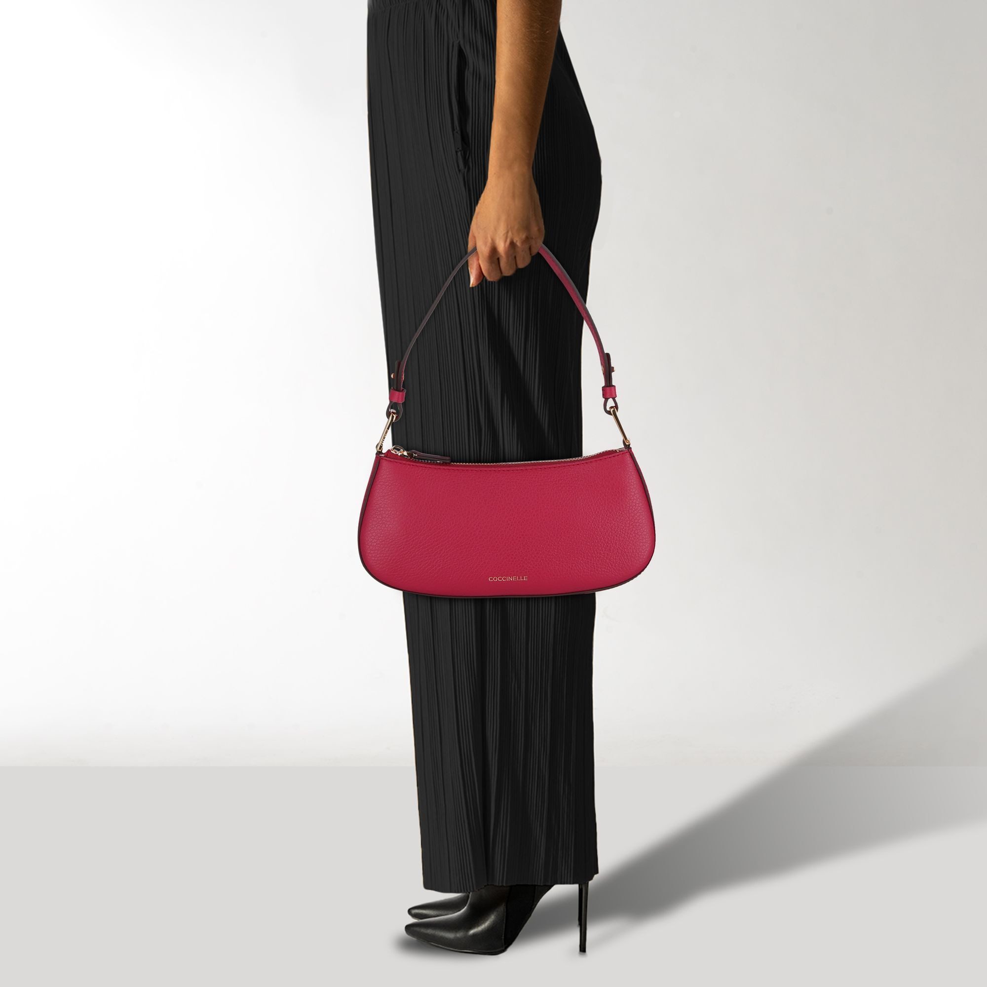 COCCINELLE Schultertasche Merveille, Leder günstig online kaufen