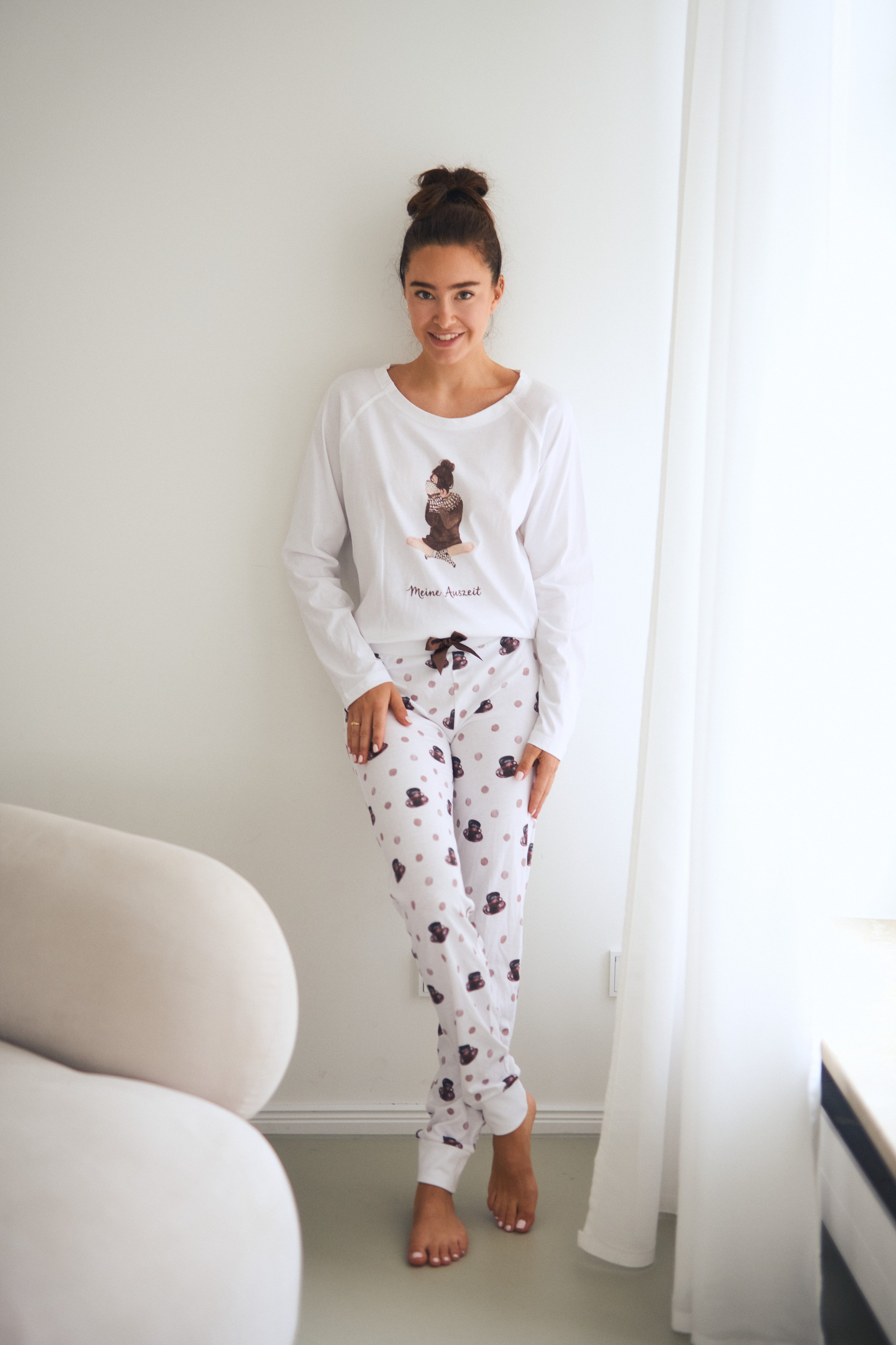 Louis & Louisa Pyjama Louis & Louisa Damen Pyjama mit Mädchen Druck weiß/Allover