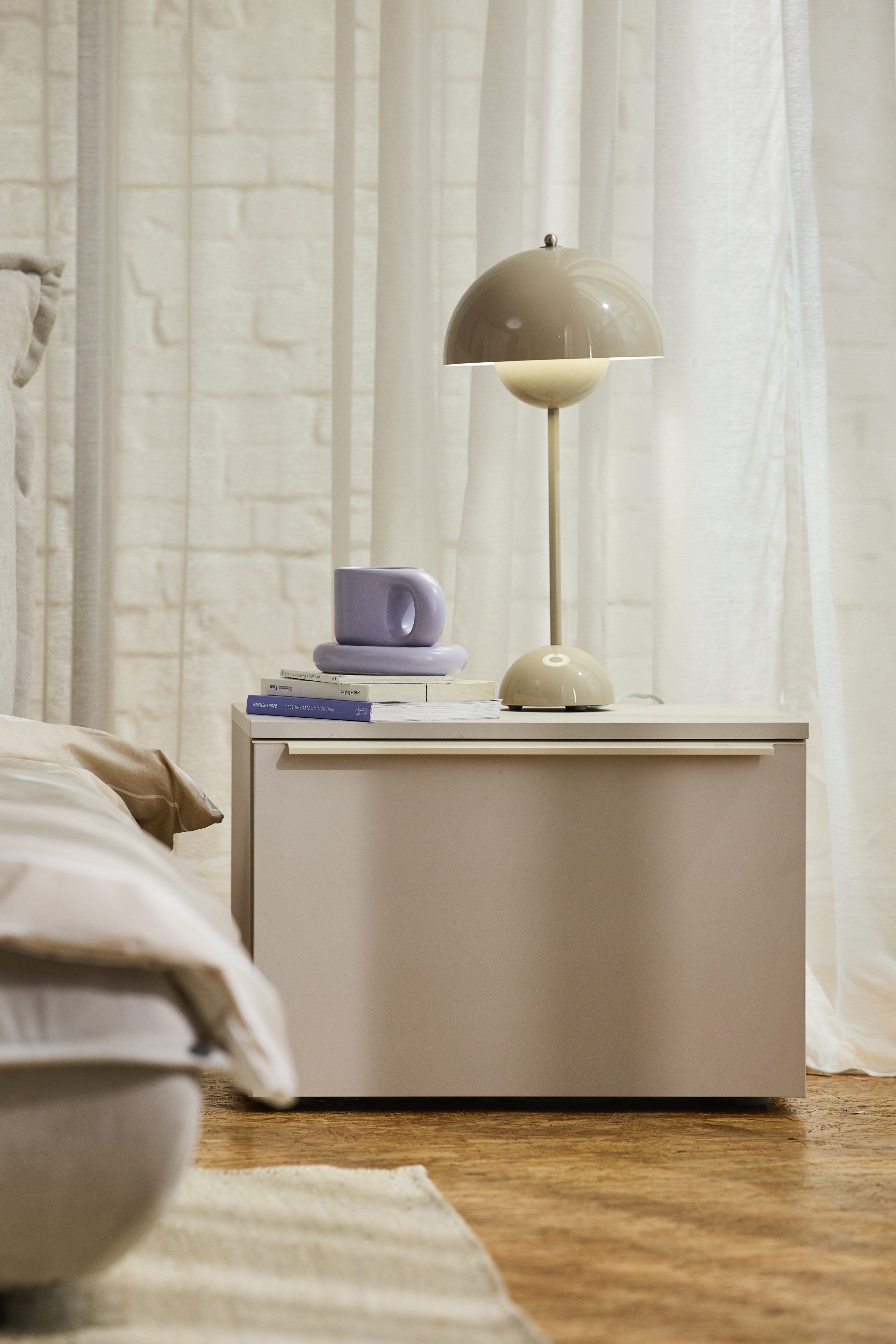 TOM TAILOR HOME Nachtkommode COLOR PUZZLE N11 – mit einer großen Schublade, 550 mm Breite – Stauraum mit Farbkick.