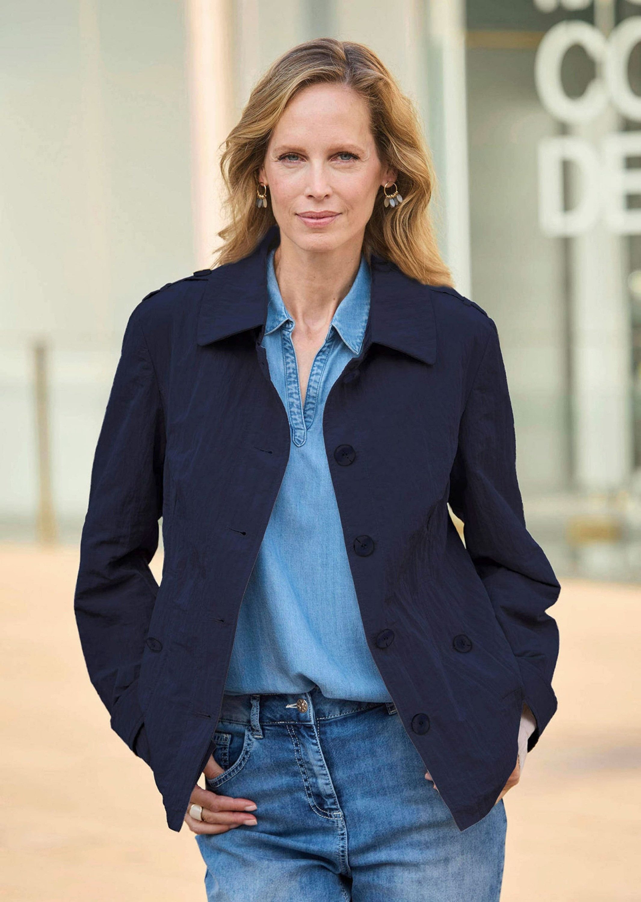 GOLDNER Allwetterjacke Übergangsjacke mit Crash-Optik Kurzmantel mit Umlegekragen, Wiener Nähten, Taschen und Langarm