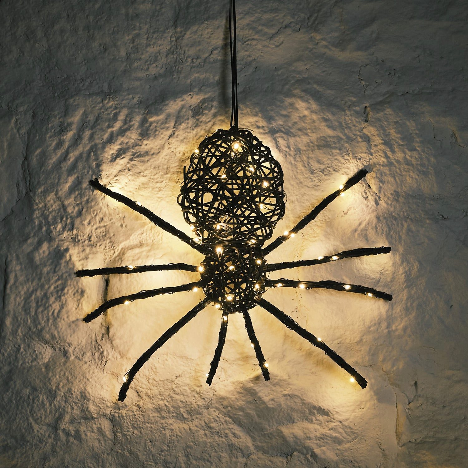 Lights4fun LED Dekofigur 34cm LED Rattan Spinne Ocho – Bild 2 von 5