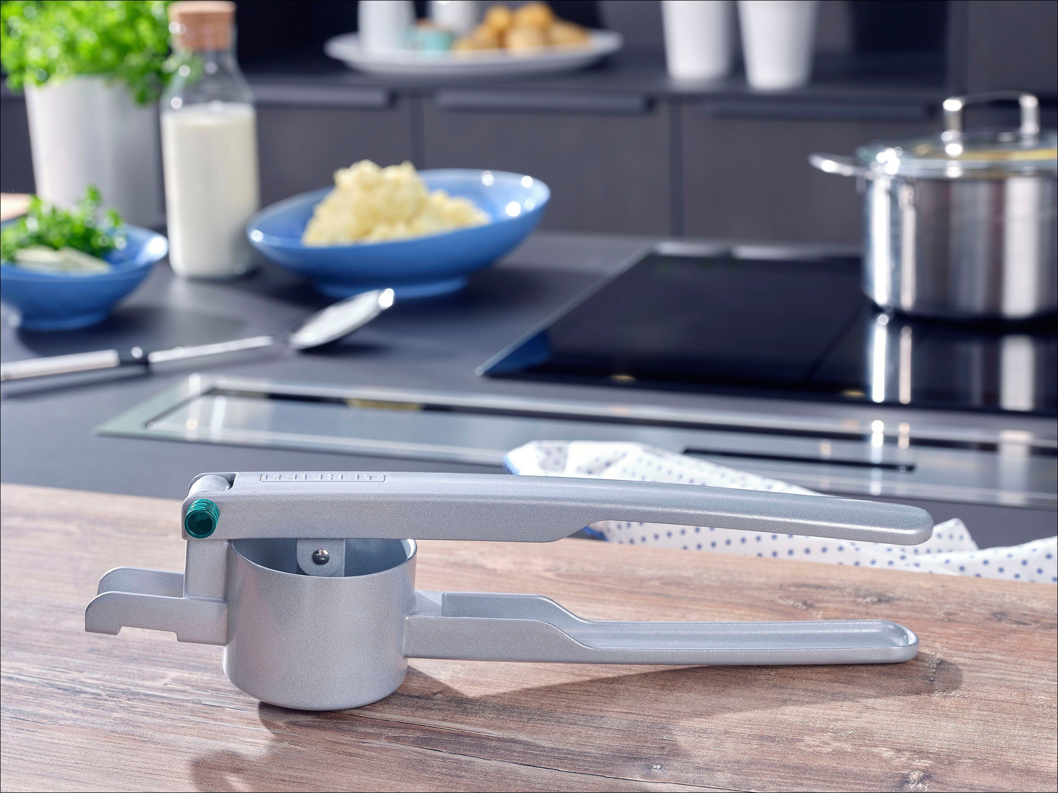 Leifheit Kartoffelpresse 3242, Metall, für Kartoffel, Spätzle usw. – Bild 2 von 3