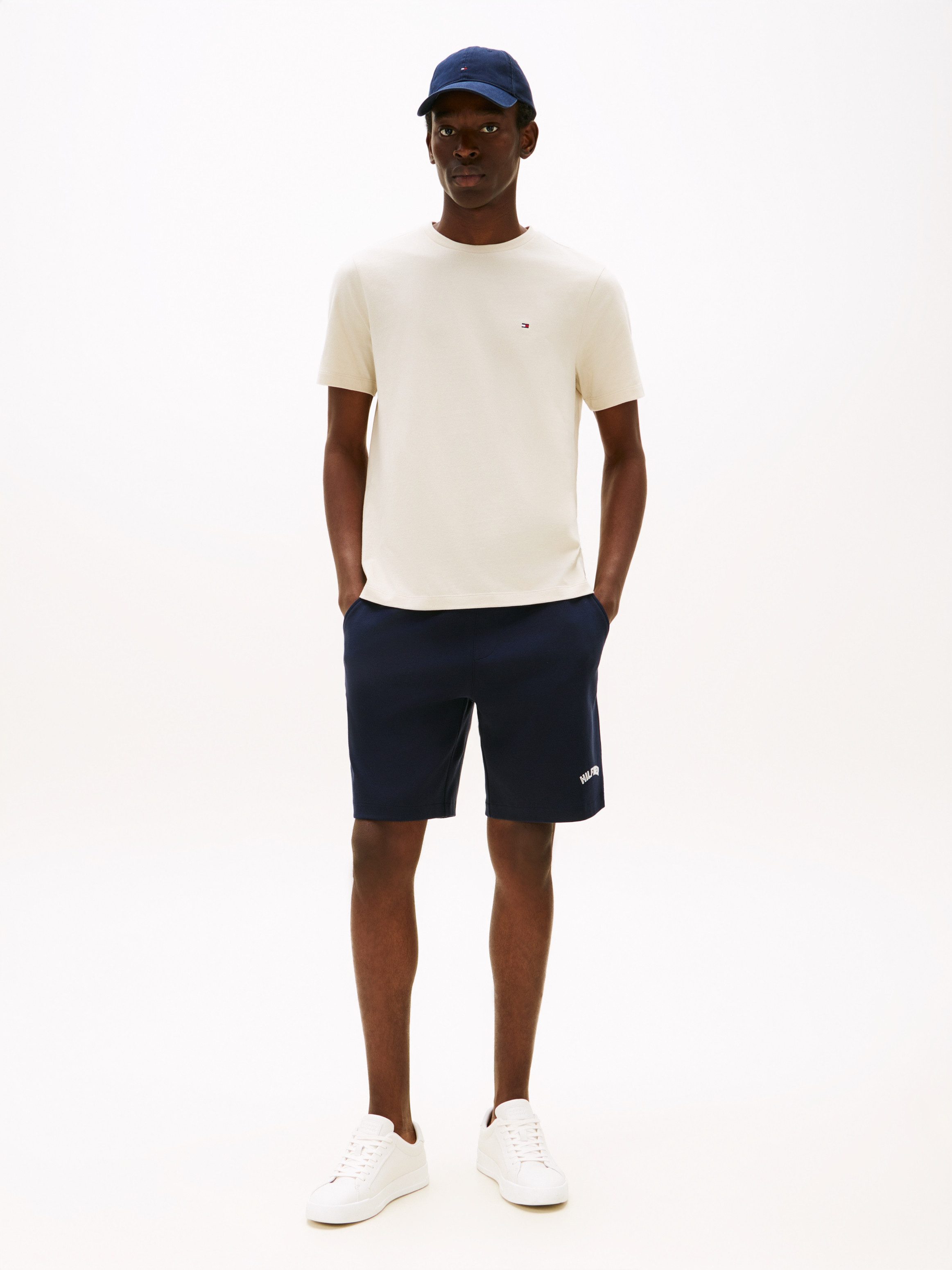Tommy Hilfiger T-Shirt ESSENTIAL REGULAR FIT SOLID mit Stickerei unifarben, casual, Baumwolle, Rundhals