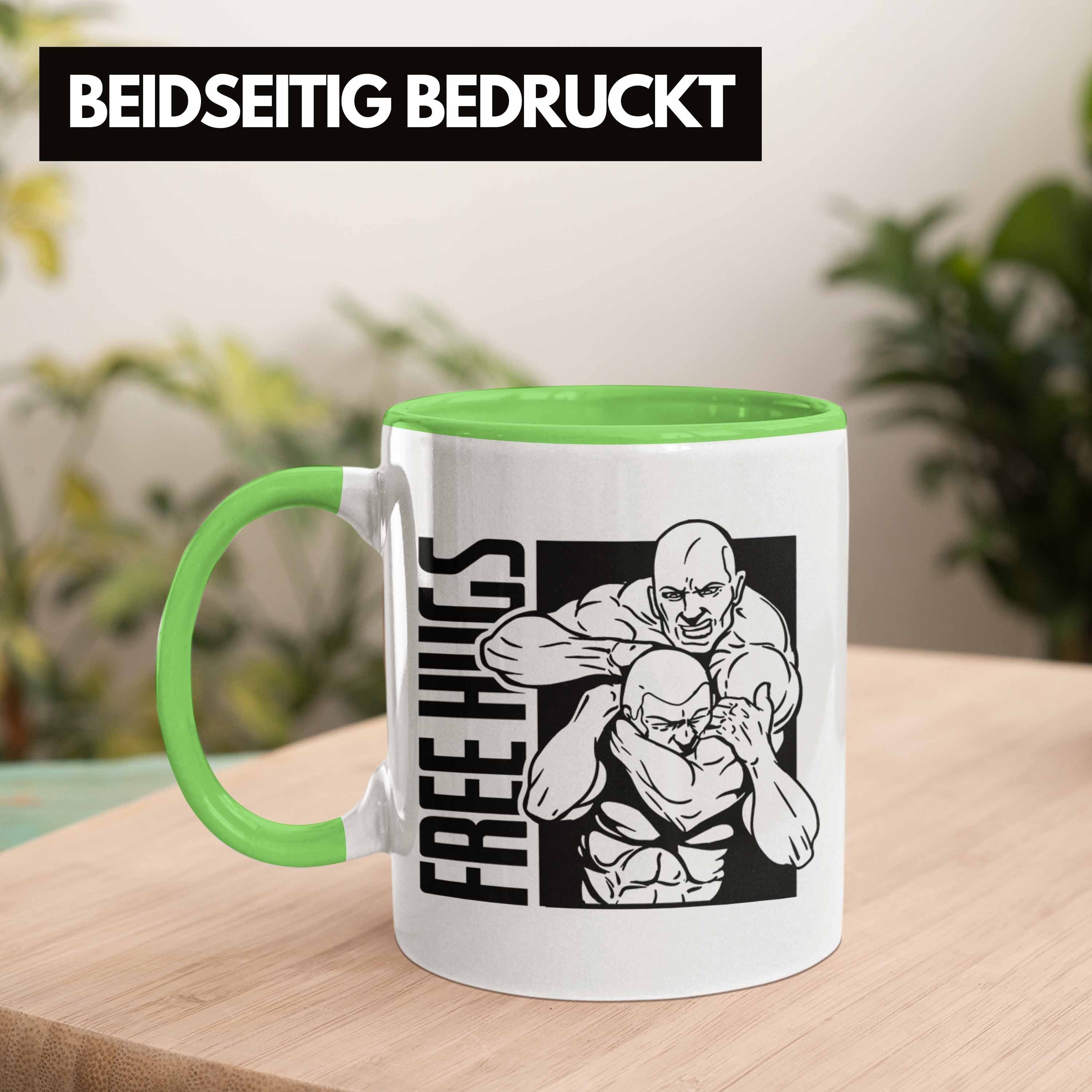 Trendation Tasse MMA-Tasse Geschenk für Geschenkidee MMA-Kämpfer Hugs Free Grün