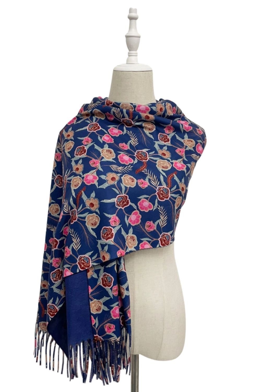 Fashion Scarf World Schal Eleganter Quastenschal mit floralem Muster – Blau und Rosa, Weich, wärmend und angenehm leicht auf der Haut