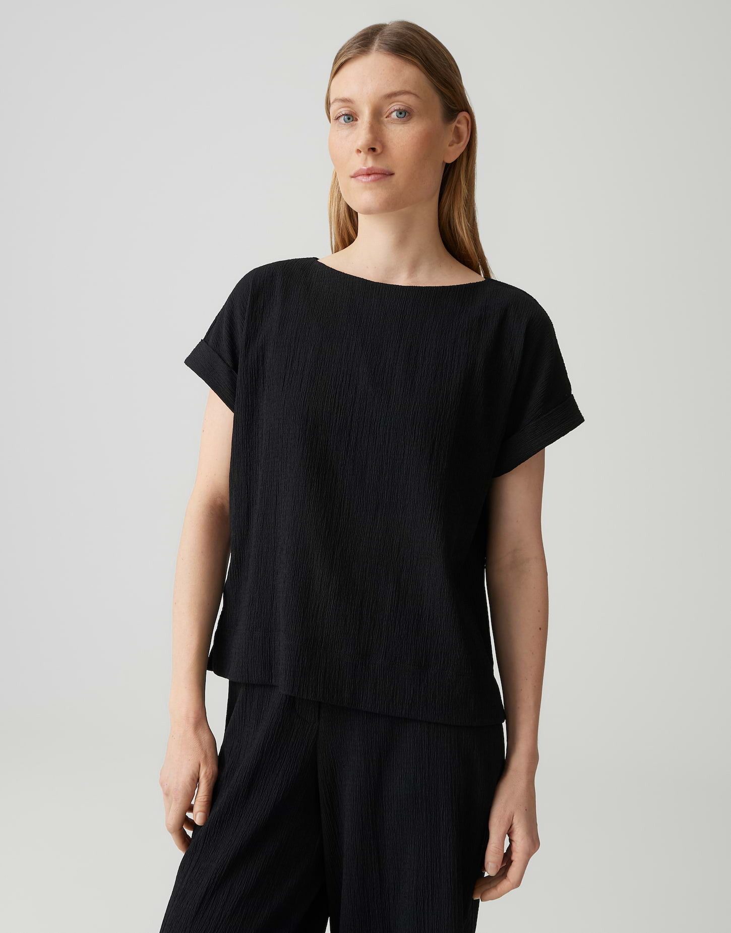 OPUS Kurzarmshirt Sikuro aus weichem Jersey mit Crinkle Effekt Der Aufschlag am Ärmel sorgt für eine entspannte Note
