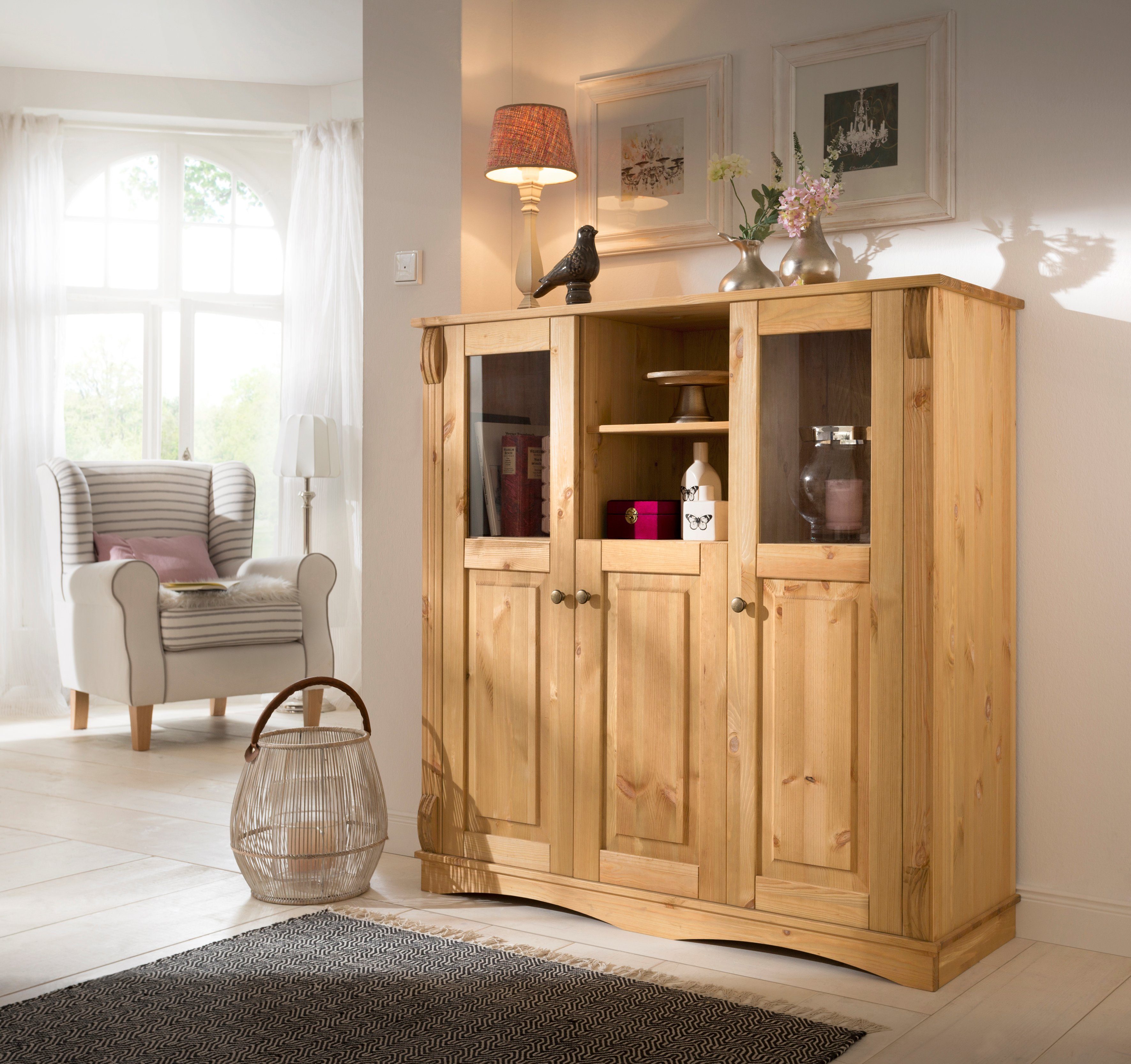 OTTO home Highboard Teresa (Maße (B/T/H): 119/40/120 cm), Vitrine, Türen mit Glaseinsätzen, aus massiver Kiefer, FSC®
